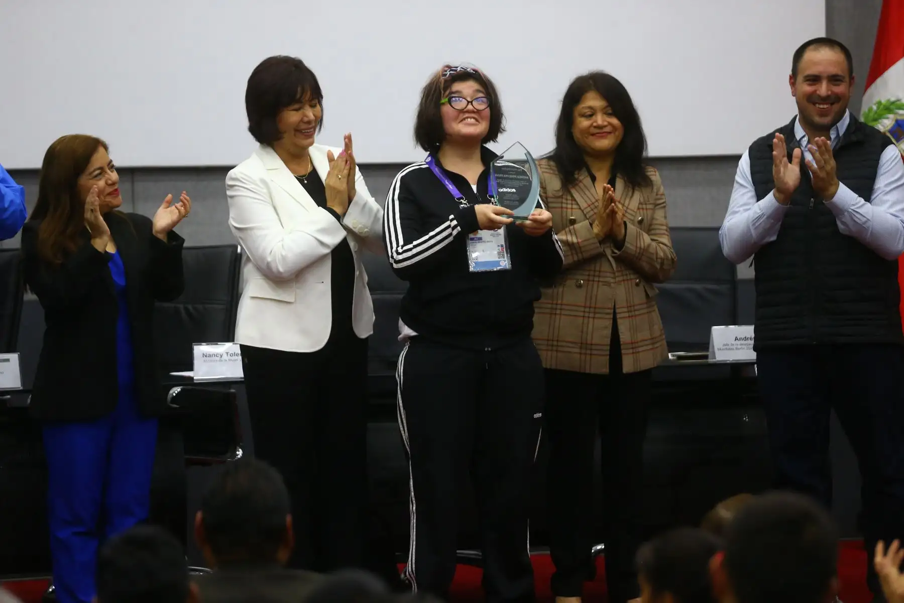 El ministerio de la Mujer y Poblaciones Vulnerables reconoció a los atletas con discapacidad que participaron en los Juegos Mundiales Berlín 2023 de
Olimpiadas Especiales representando al Perú y que se realizó en Alemania.
Foto: ANDINA/Eddy Ramos