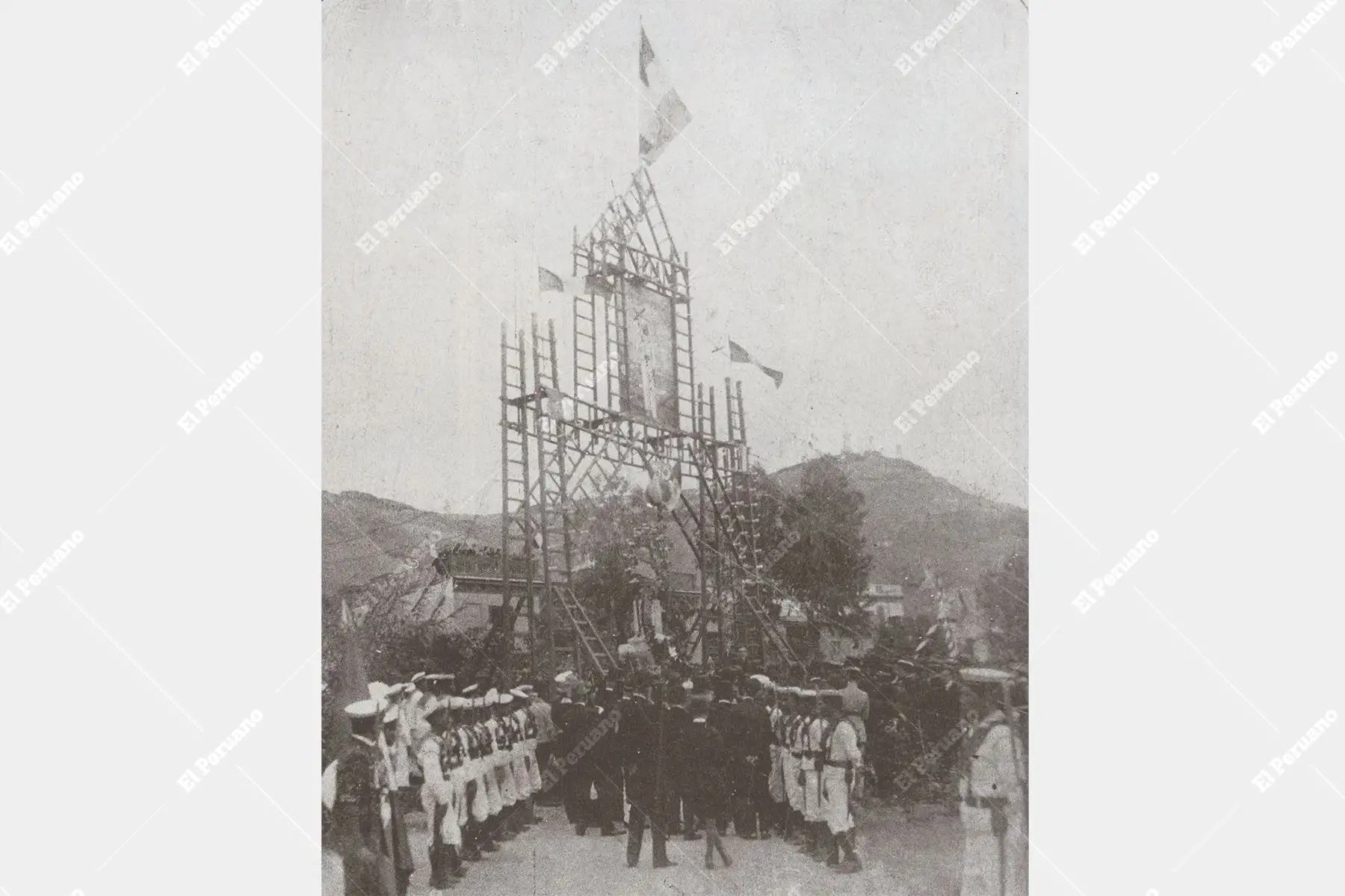 Lima - 29 junio 1923 / Arco levantado en Chorrillos por la Bomba Olaya en homenaje al patriota José Olaya Balandra al conmemorarse el centenario de su inmolación. Foto: Revista Mundial / Cendoc Editora Perú