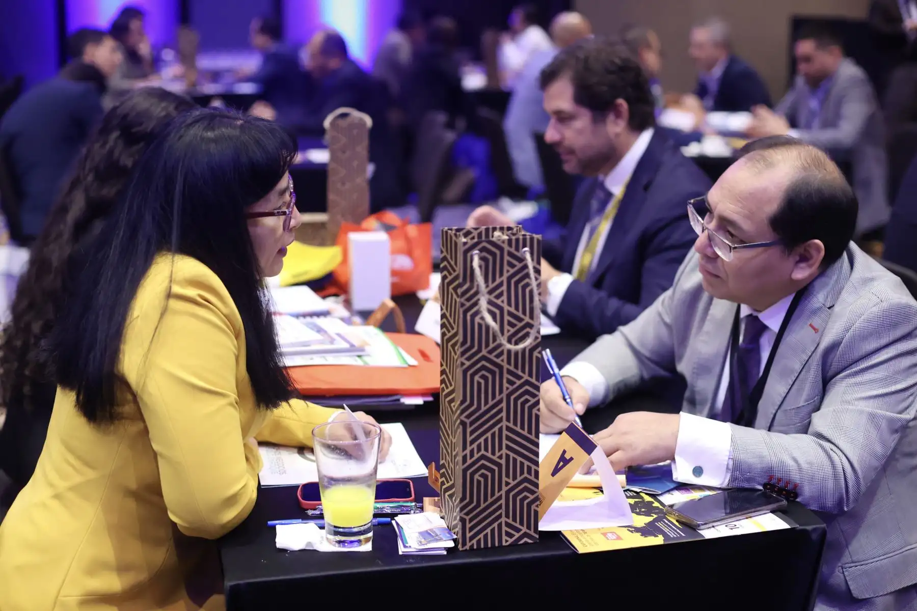 En el VIII Encuentro de Mineros y Proveedores – Minpro 2023 participaron también el ministro de Energía y Minas, Óscar Vera Gargurevich; el titular de Comercio Exterior y Turismo, Juan Carlos Mathews; Leandro García, gerente general de Cía. de Minas Buenaventura; el presidente de la Sociedad Nacional de Minería, Petróleo y Energía, Víctor Gobitz; así como los señores embajadores de Estados Unidos, Chile y Argentina.
Foto: ANDINA/ PCM