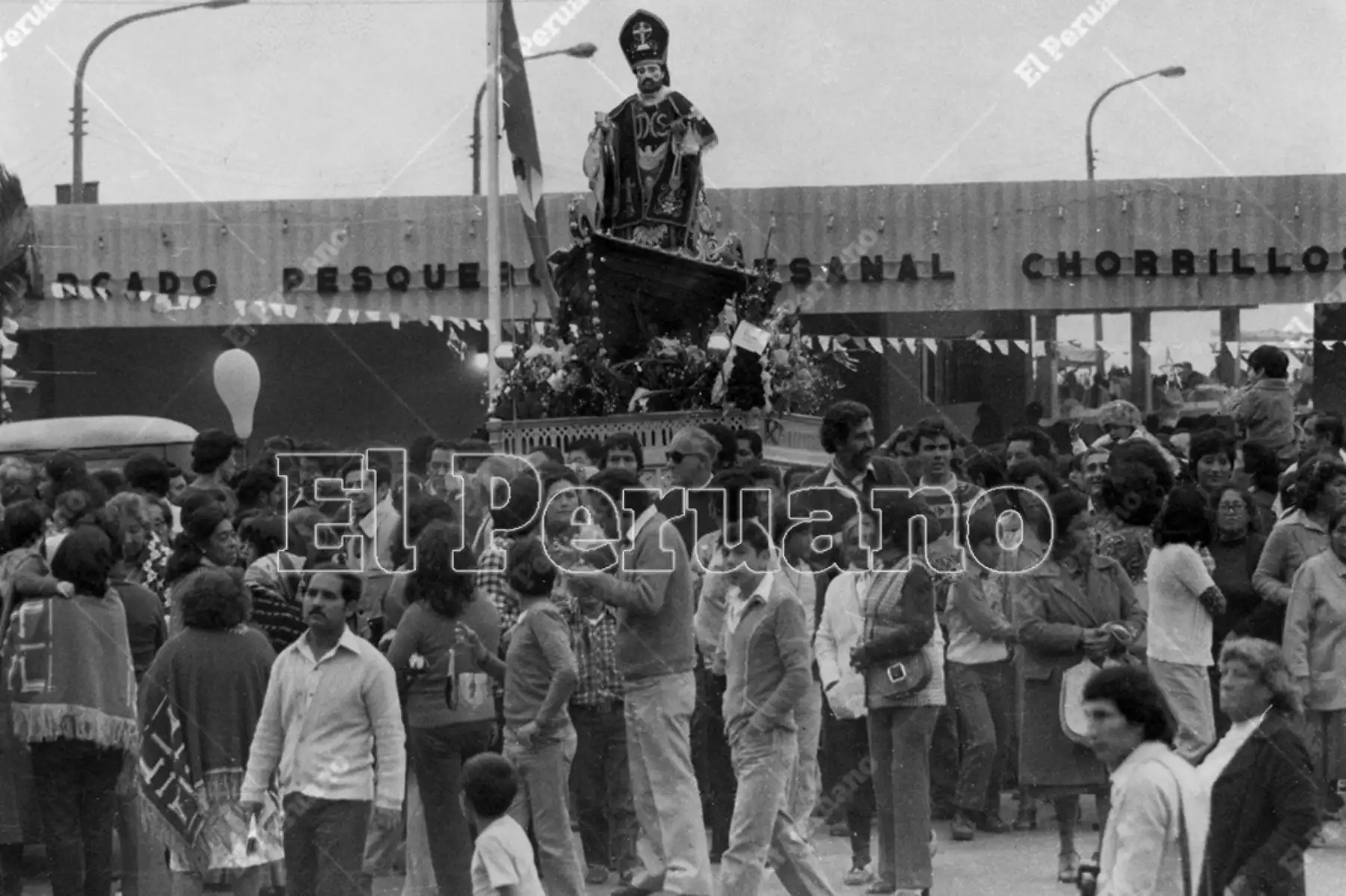 Lima - 29 junio 1982  / Celebración del Día del Pescador y procesión de San Pedro patrón de Chorrillos.  Foto: Archivo Histórico de El Peruano