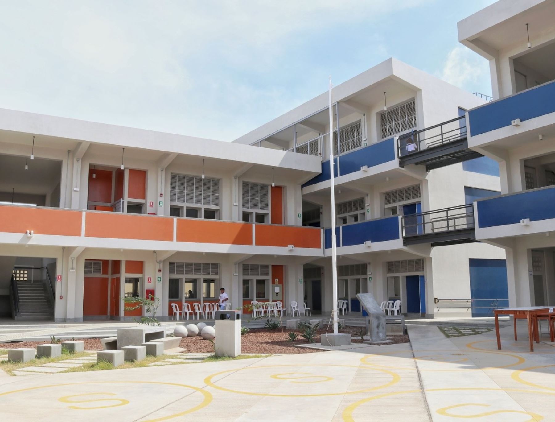 La nueva infraestructura del colegio La Brea, ubicado en el distrito del mismo nombre, provincia de Talara, en Piura, destaca por los altos estándares de calidad. ANDINA/Difusión