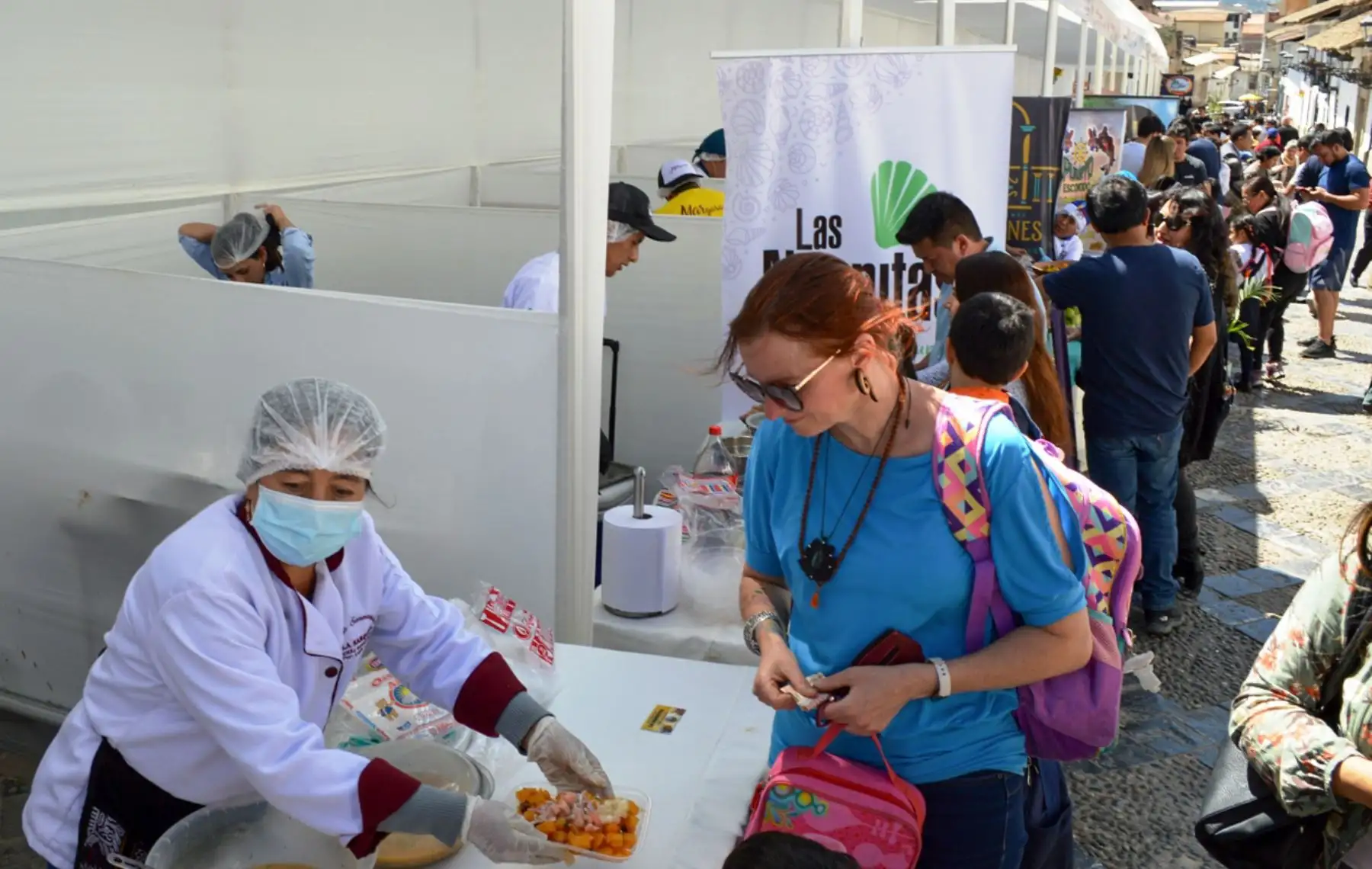 Cajamarca celebró hoy el Día Nacional del Cebiche con la masiva participación de la población y turistas que degustaron del plato bandera de nuestra gastronomía preparado a base de trucha y otras especies de la región en el festival gastronómico realizado en el centro histórico de esta ciudad y en el que participaron restaurantes y cebicherías.
Foto: ANDINA/Eduard Lozano