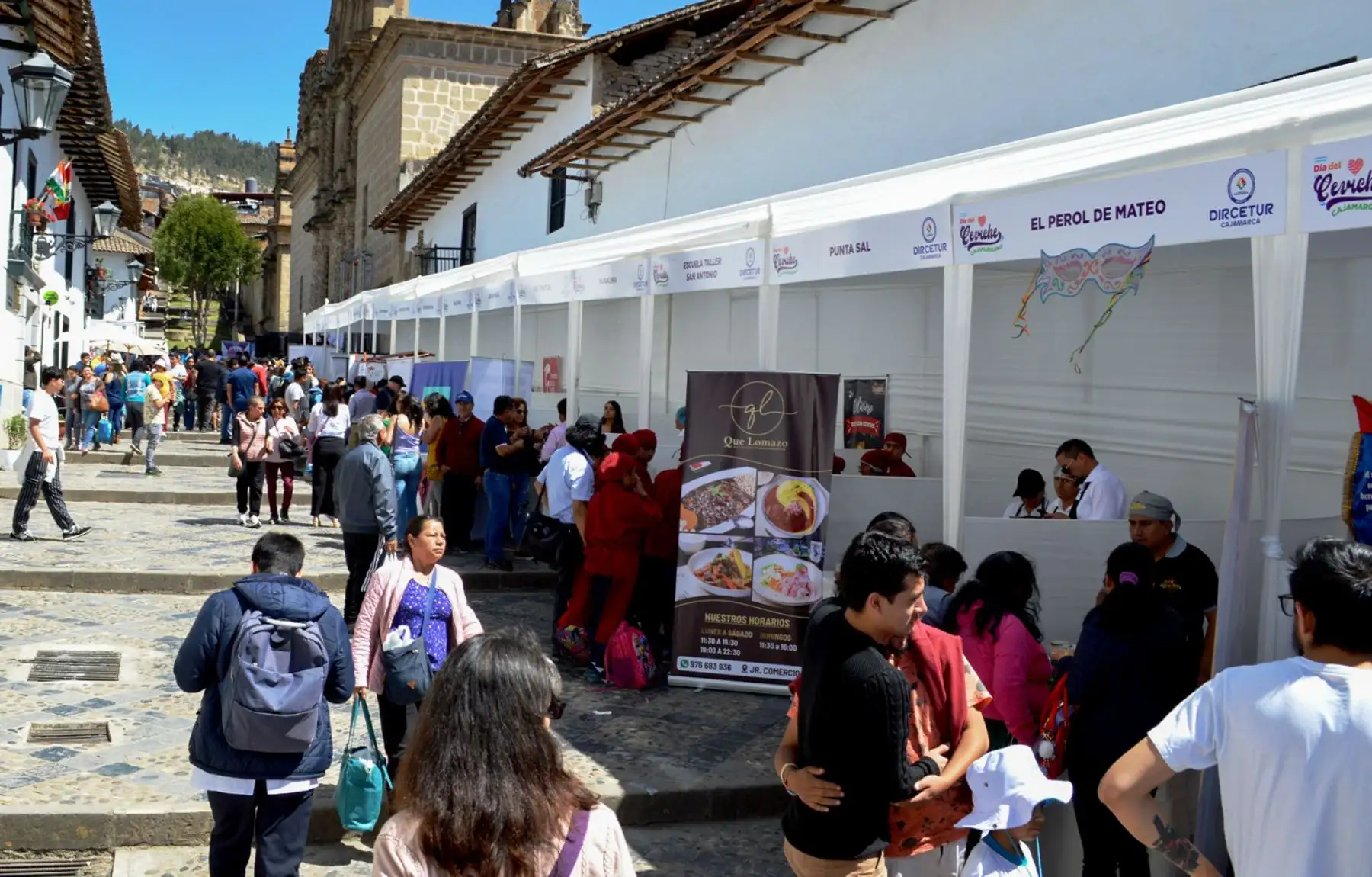 El evento organizado por la Dirección Regional de Comercio Exterior y Turismo (Dircetur) en el jirón Belén de esta ciudad, reunió a destacados chefs y emprendimientos locales que prepararon el exquisito potaje con pescado de agua dulce que se produce en la región Cajamarca como la trucha, tilapia, life, entre otras especies.
Foto: ANDINA/Eduard Lozano