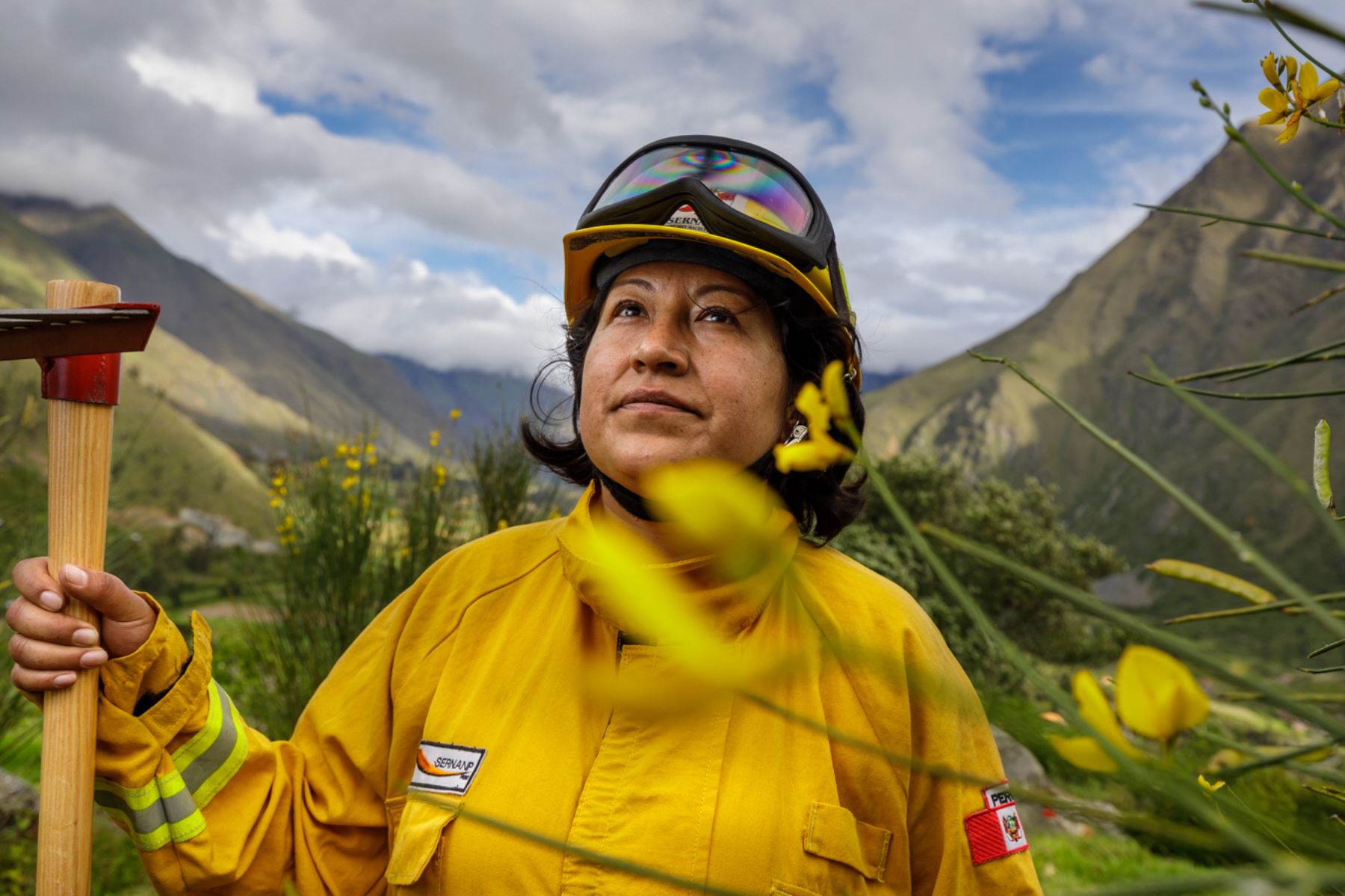 Para ser bombera forestal Jessica Morón ha recibido entrenamiento especial de instructores del Sernanp, certificados por la Oficina de los Estados Unidos para Asistencia de Desastres en el Extranjero (OFDA) de USAID. ANDINA/ Sernanp.