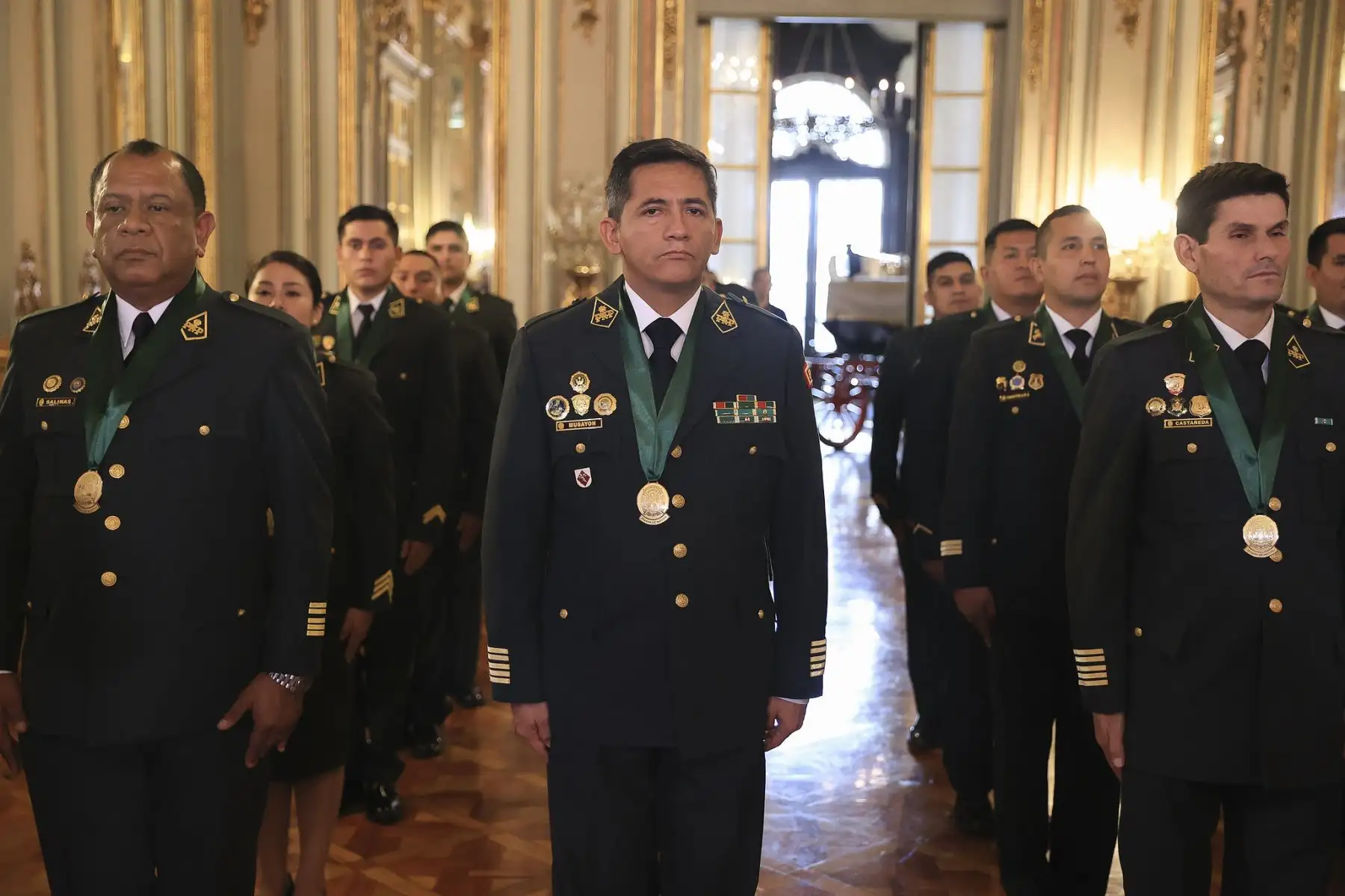 Presidenta de la república, Dina Boluarte condecoró y reconoció por las diferentes acciones meritorias e intervenciones policiales a valerosos policías del Perú.
Foto: ANDINA/Presidencia Perú
