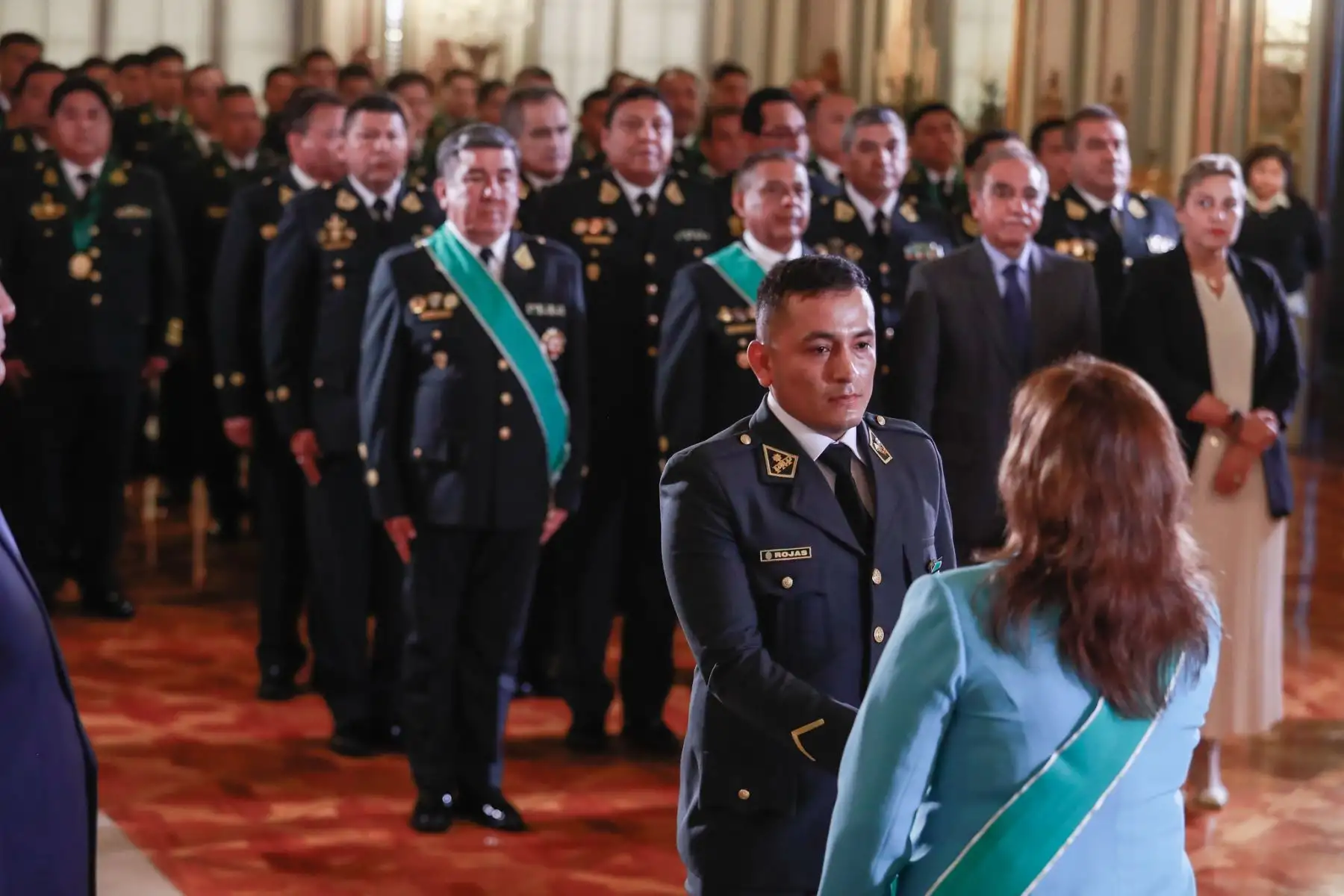 Presidenta de la república, Dina Boluarte condecoró y reconoció por las diferentes acciones meritorias e intervenciones policiales a valerosos policías del Perú.
Foto: ANDINA/Presidencia Perú