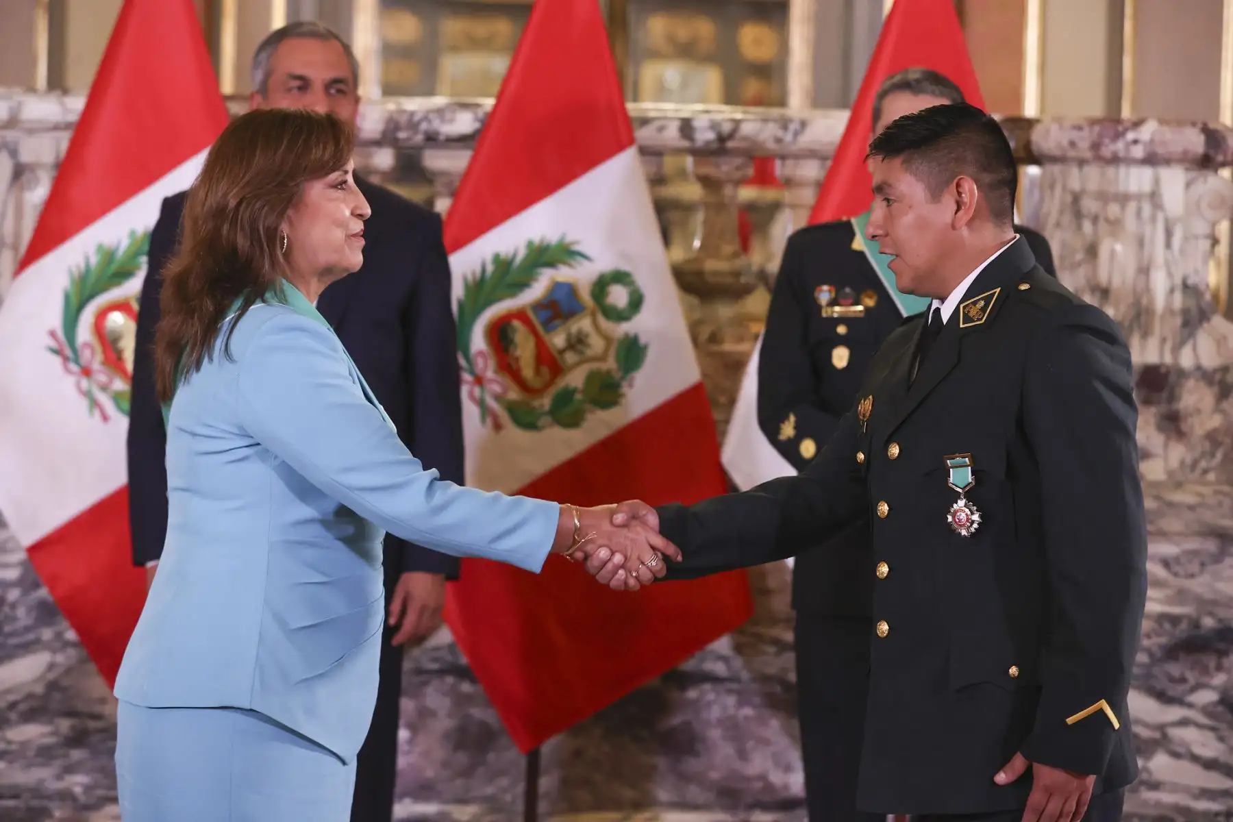 Presidenta de la república, Dina Boluarte condecoró y reconoció por las diferentes acciones meritorias e intervenciones policiales a valerosos policías del Perú.
Foto: ANDINA/Presidencia Perú