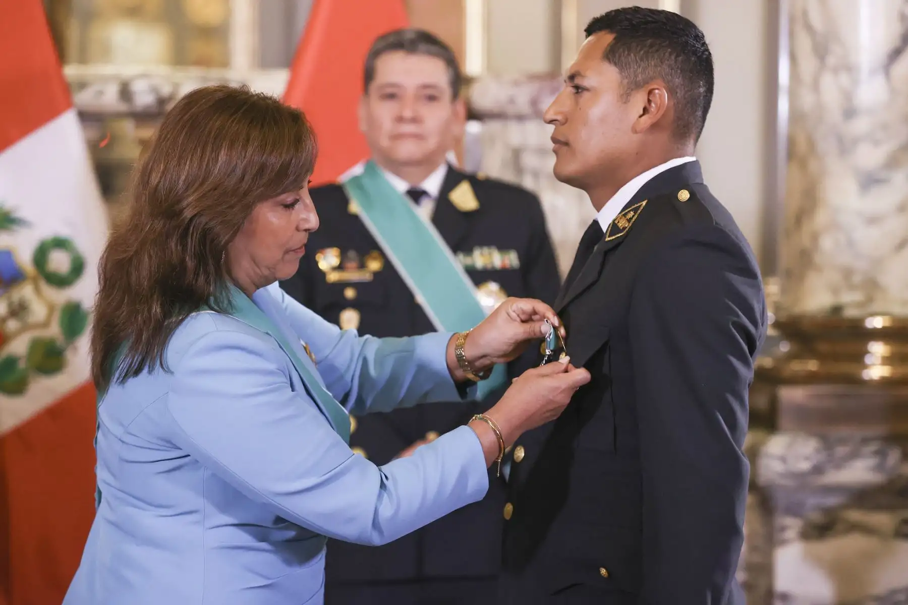 Presidenta de la república, Dina Boluarte condecoró y reconoció por las diferentes acciones meritorias e intervenciones policiales a valerosos policías del Perú.
Foto: ANDINA/Presidencia Perú