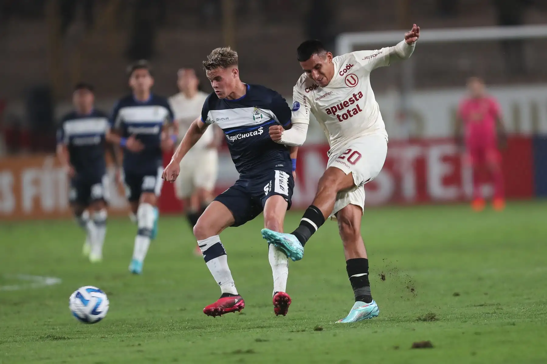 Universitario de Deportes se enfrenta a Gimnasia y Esgrima por la sexta jornada del Grupo G en la Copa Sudamericana 2023 en el Estadio Monumental.
Foto: ANDINA/Ricardo Cuba