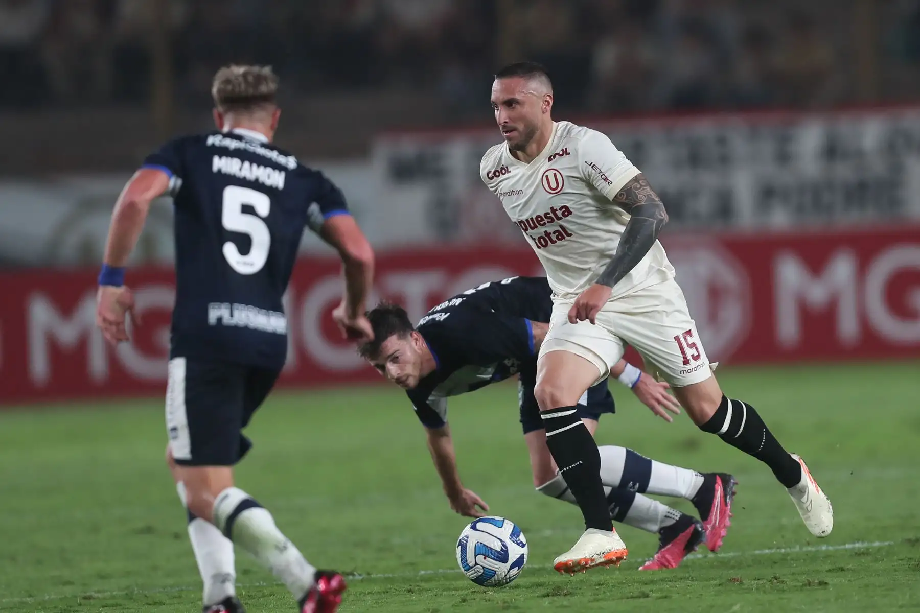 Universitario de Deportes se enfrenta a Gimnasia y Esgrima por la sexta jornada del Grupo G en la Copa Sudamericana 2023 en el Estadio Monumental.
Foto: ANDINA/Ricardo Cuba