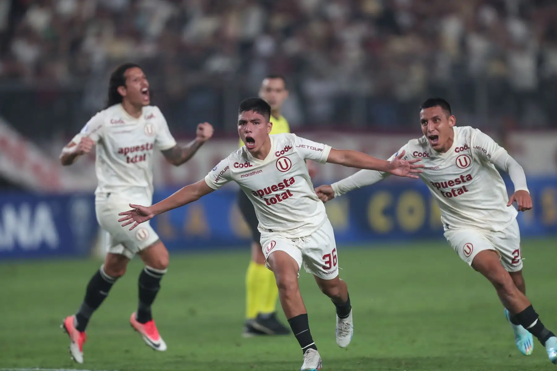 El jugador de Universitario de Deportes, Piero Quispe, anotó un golazo de media distancia durante el encuentro ante Gimnasia y Esgrima por el Grupo G de la Copa Sudamericana 2023.
Foto: ANDINA/Ricardo Cuba