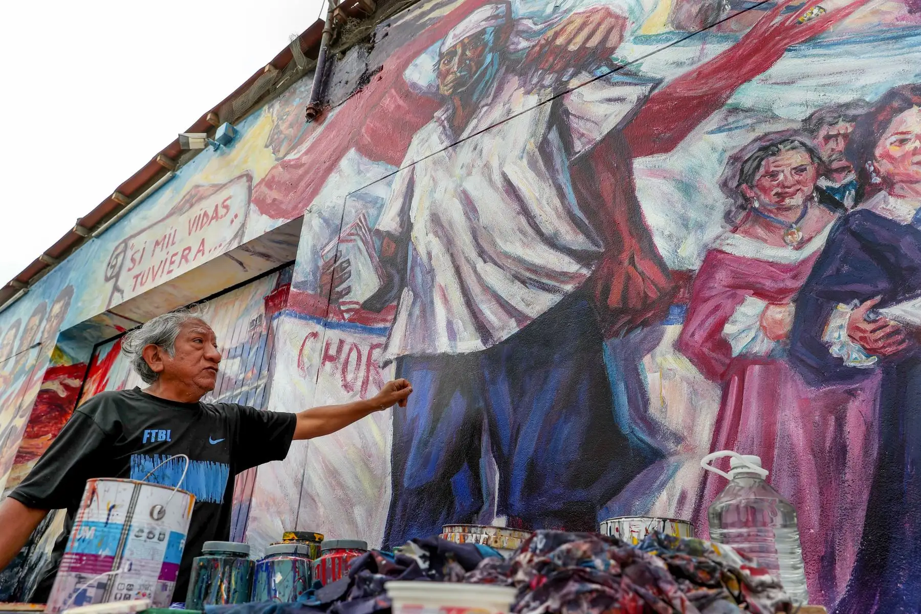 Hoy se conmemora el bicentenario del mártir José Olaya Balandra. En Chorrillos, sus hermanos pescadores han remozado su imagen con un mural en su honor.
 Foto: ANDINA/Daniel Bracamonte
