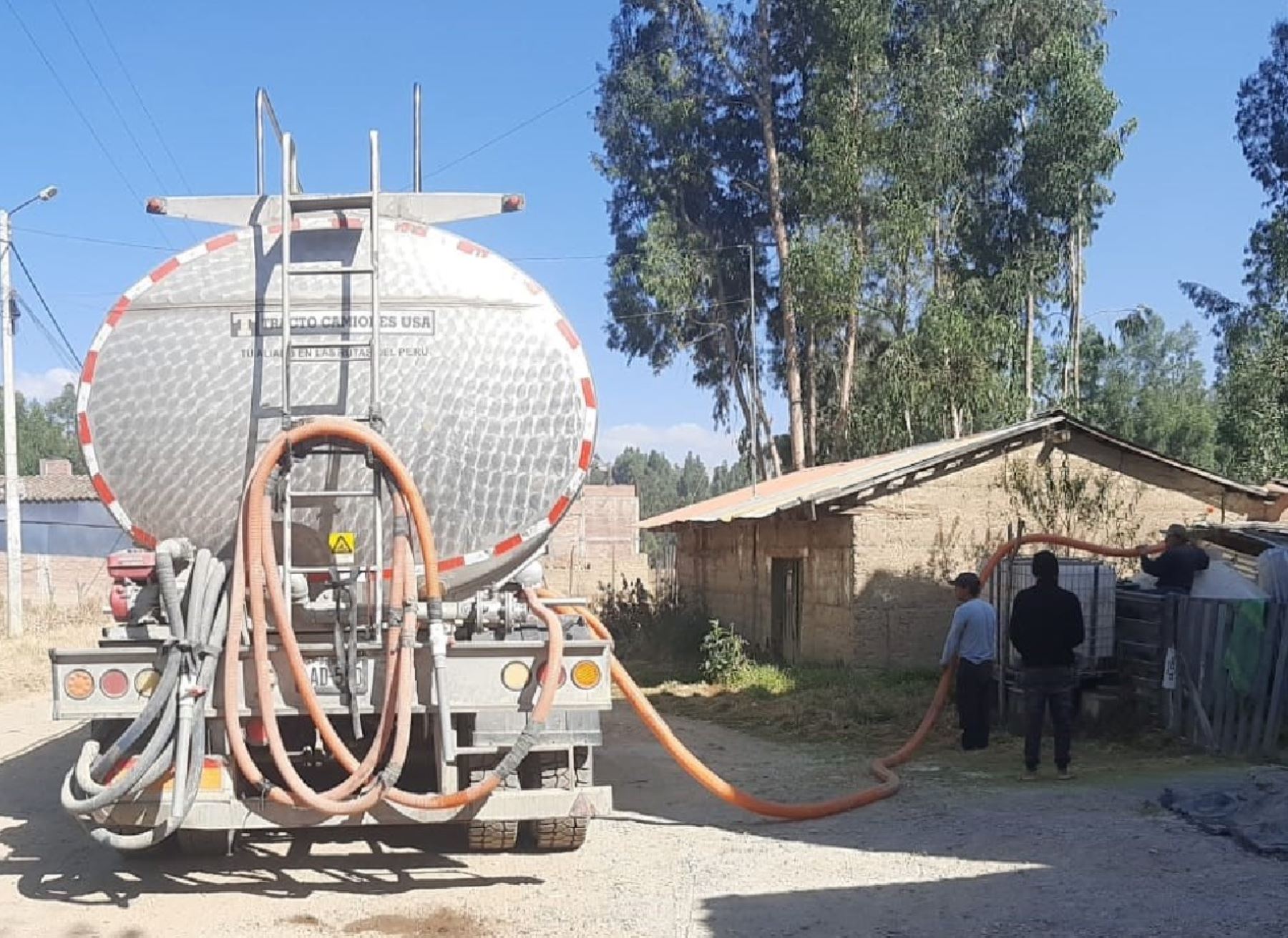 Otass envía camión cisterna a Huancayo para reforzar abastecimiento de este vital líquido a la población de siete distritos de esta provincia debido a la restricción del servicio. ANDINA/Difusión