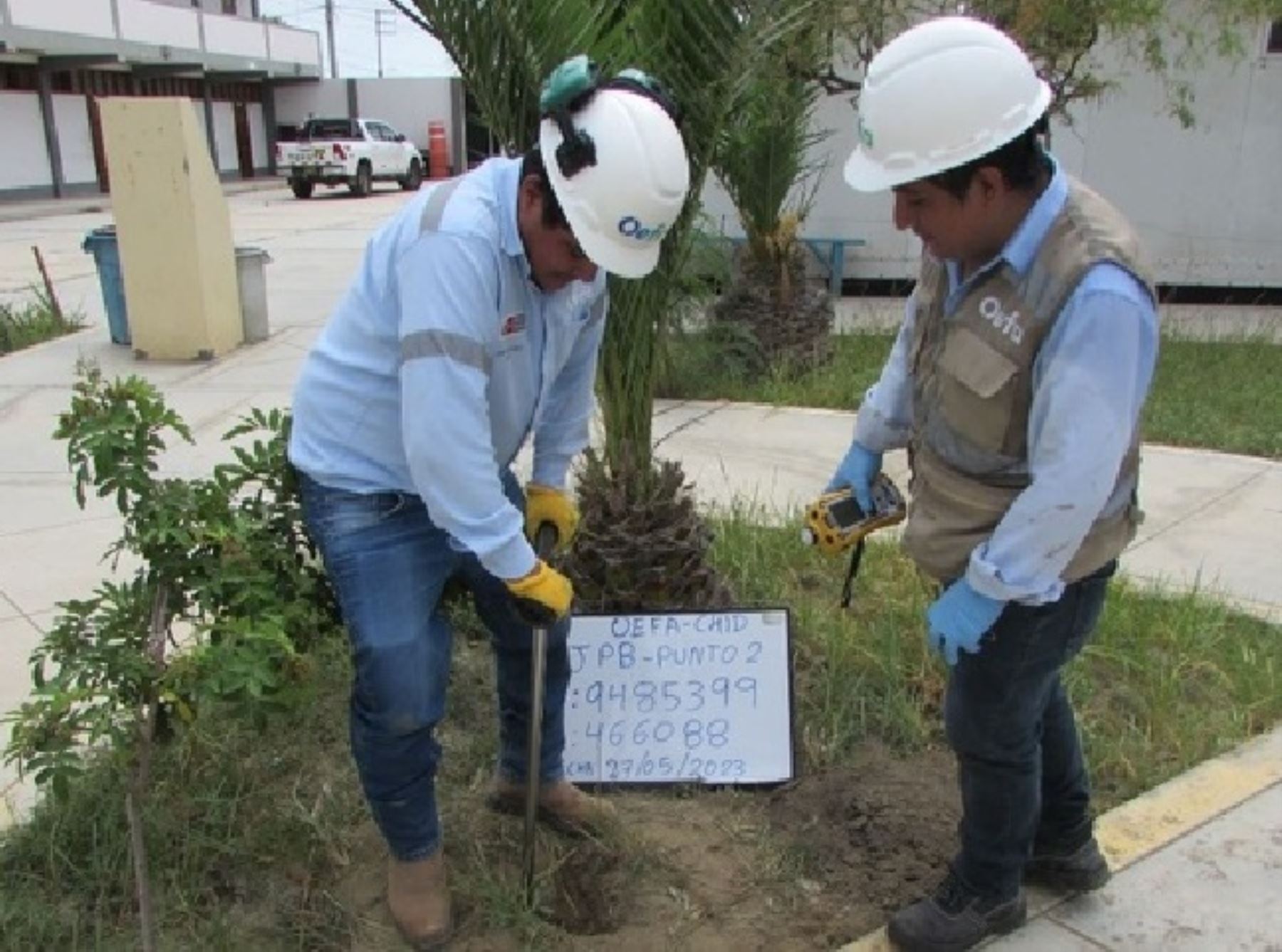 El OEFA es uno de los organismos del Estado que realiza labores para determinar la contaminación a causa de afloramiento de hidrocarburo que afecta a un colegio ubicado en el distrito de La Brea, en Piura. ANDINA/Difusión