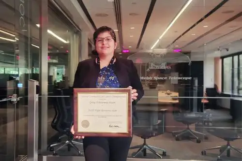 La doctora Aracely Quispe, ingeniera peruana en la NASA, participa en el equipo de vuelo y operaciones detrás del telescopio espacial James Webb.