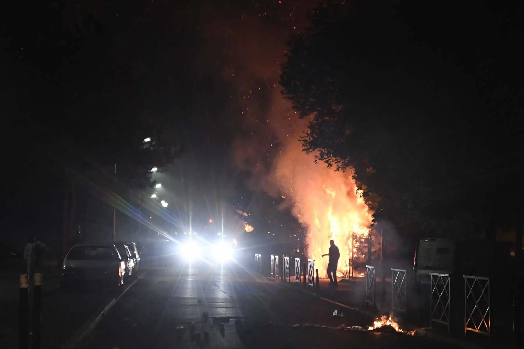 Cientos de detenidos con 2.000 oficiales desplegados para prevenir más violencia. Foto: EFE