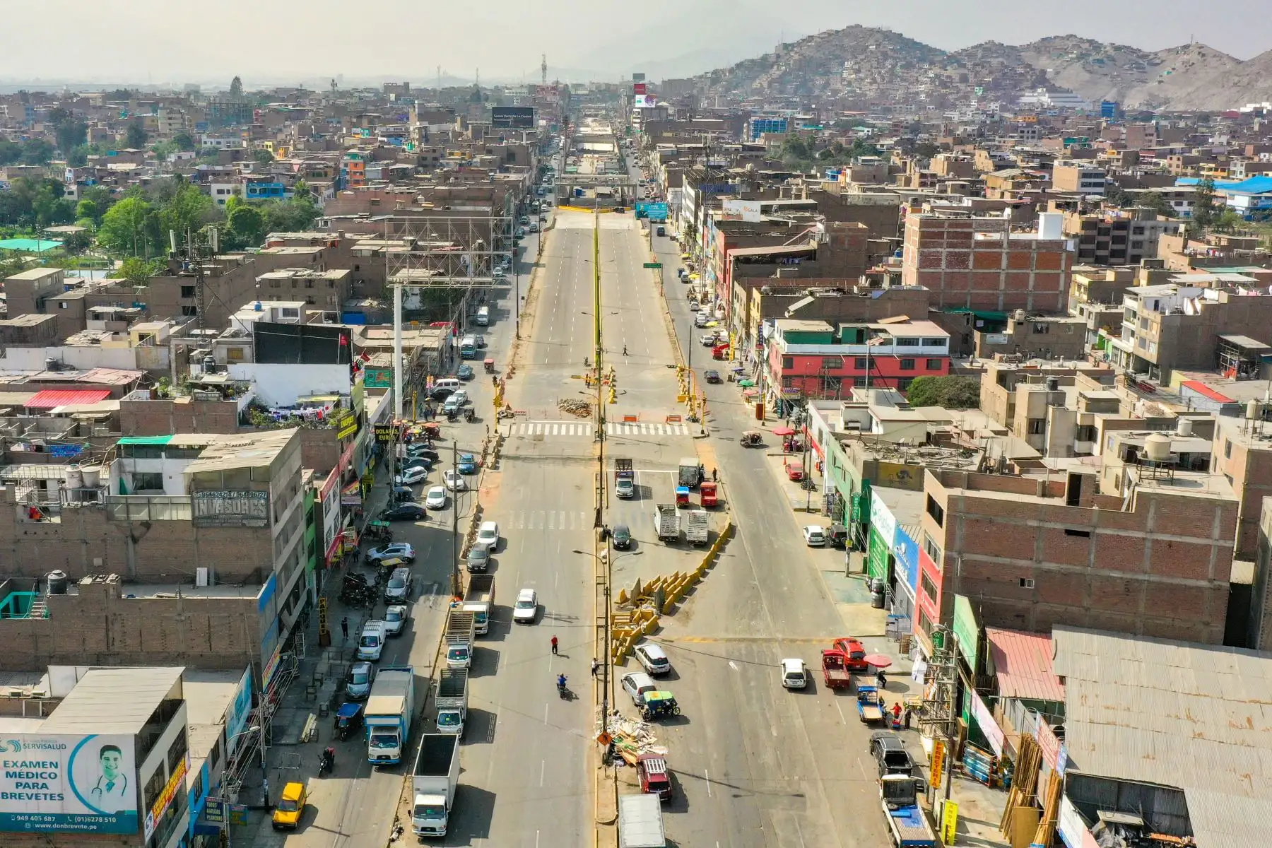 Tras cinco años de estar cerrados tres tramos de la Carretera Central por los trabajos de la Línea 2 del Metro de Lima, los puntos que se encontraban bloqueados con muros y tranqueras en las zonas de tres pozos de ventilación de la futura línea férrea subterránea, en el distrito de Ate Vitarte. Foto: ANDINA/ MTC
