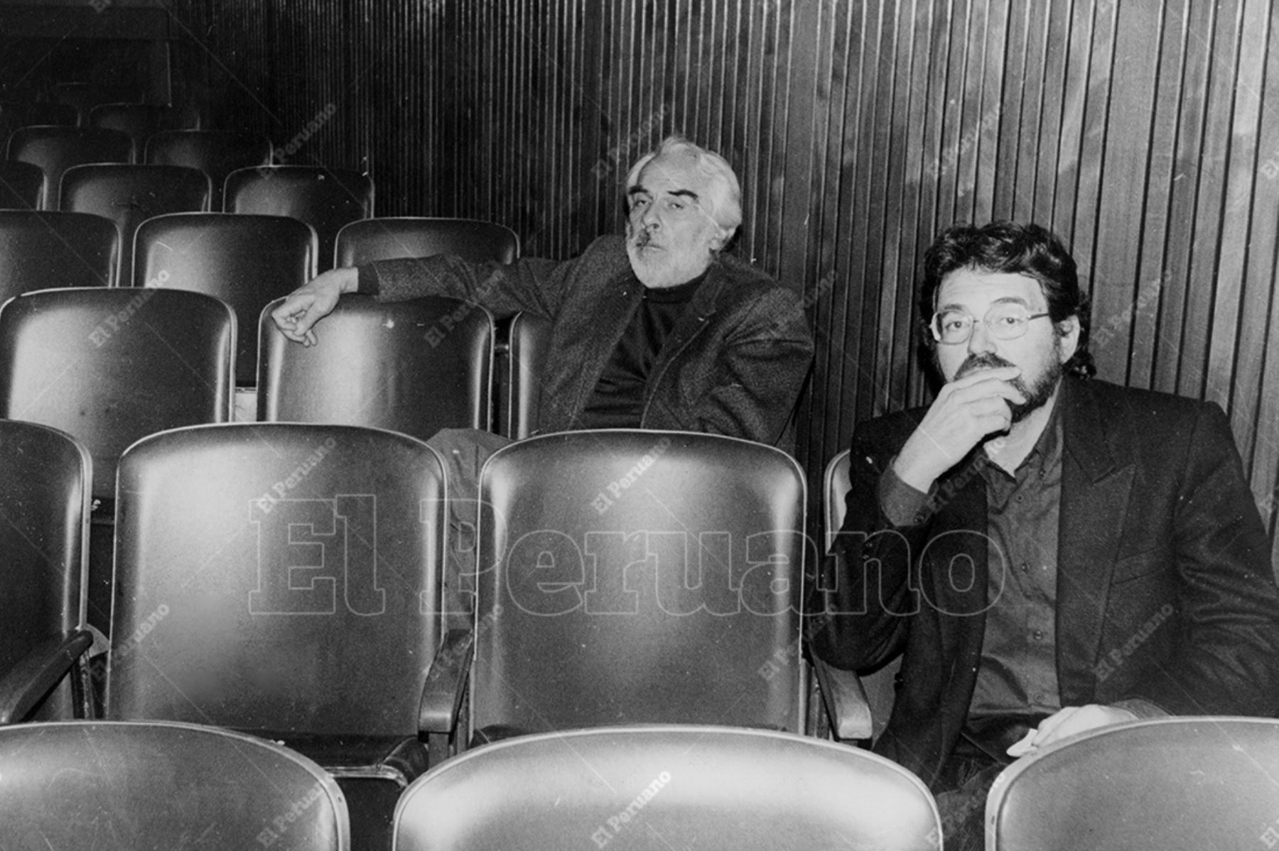Lima - 14 junio 1991 / Francisco Lombardi y Armando Robles Godoy, destacados directores de cine. Foto: Archivo Histórico de El Peruano / Juan Carlos Chávez