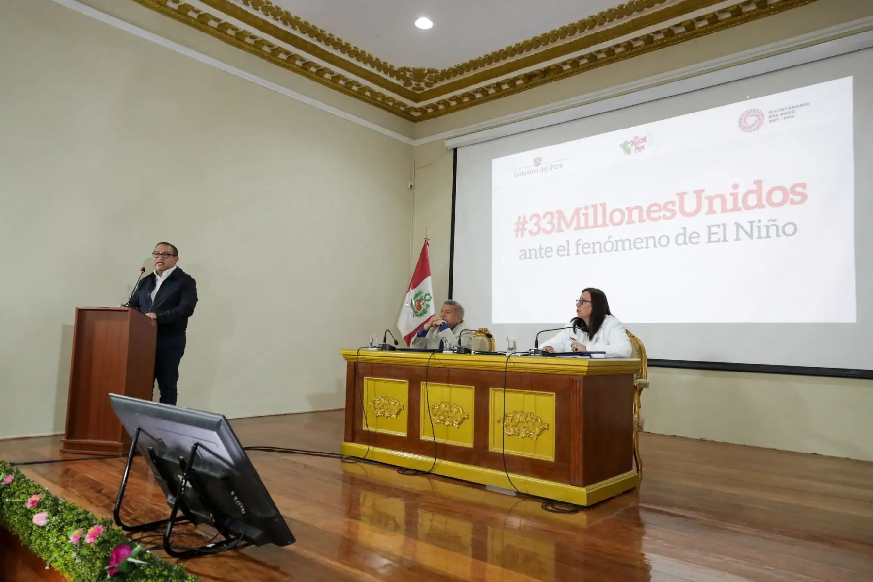 El presidente del Consejo de Ministros, Alberto Otárola Peñaranda, reafirmó el compromiso del Gobierno nacional con el desarrollo de la región La Libertad, tras la firma de la adenda N.° 004-2023 para el destrabe del Proyecto Especial Chavimochic III Etapa, que permitirá la ejecución del canal madre de esta gran obra que beneficiará a miles de peruanos.
Foto: ANDINA/PCM