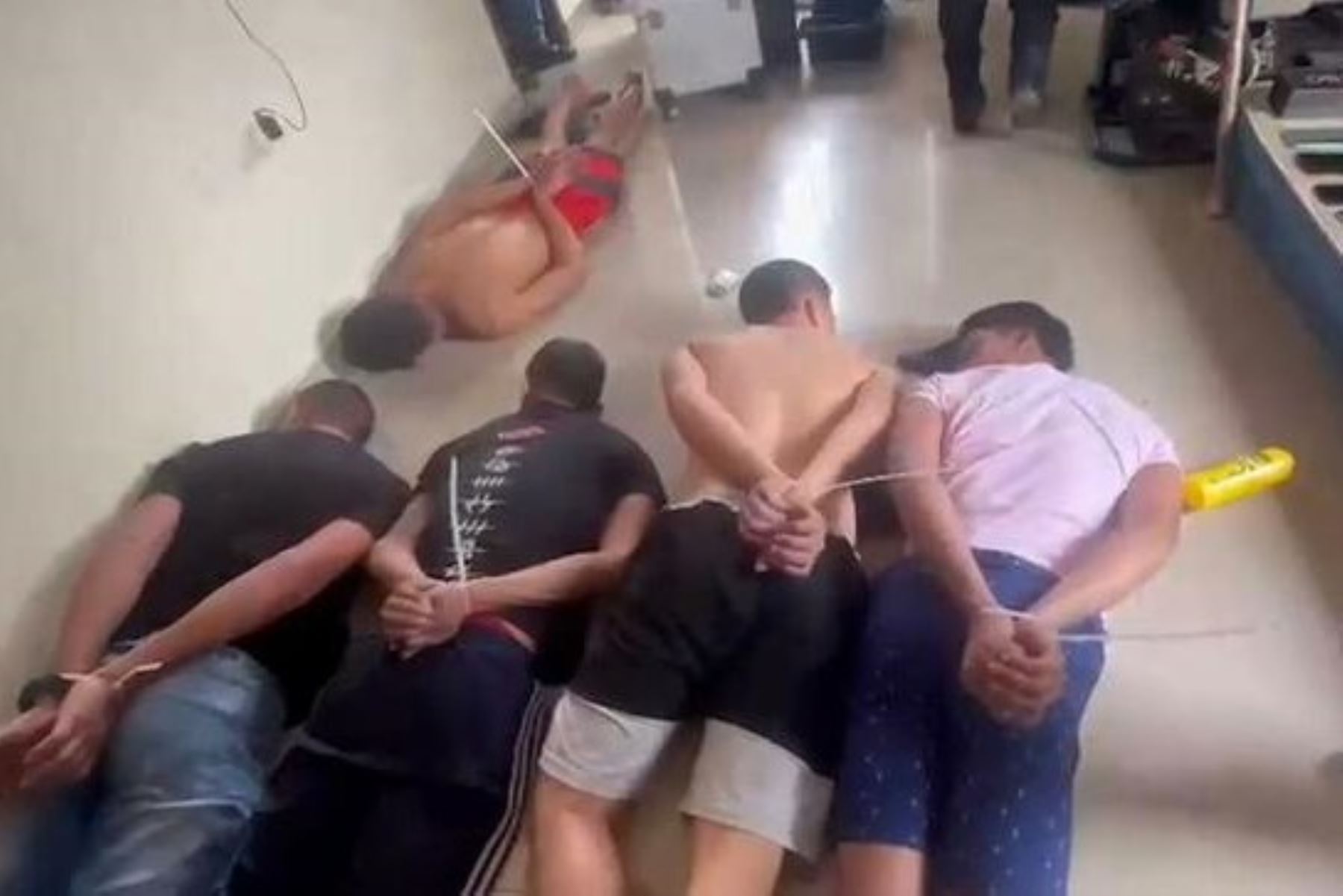 Los Malditos de La Hermelinda fueron detenidos durante un operativo en inmueble del centro de abastos. Foto: Mininter