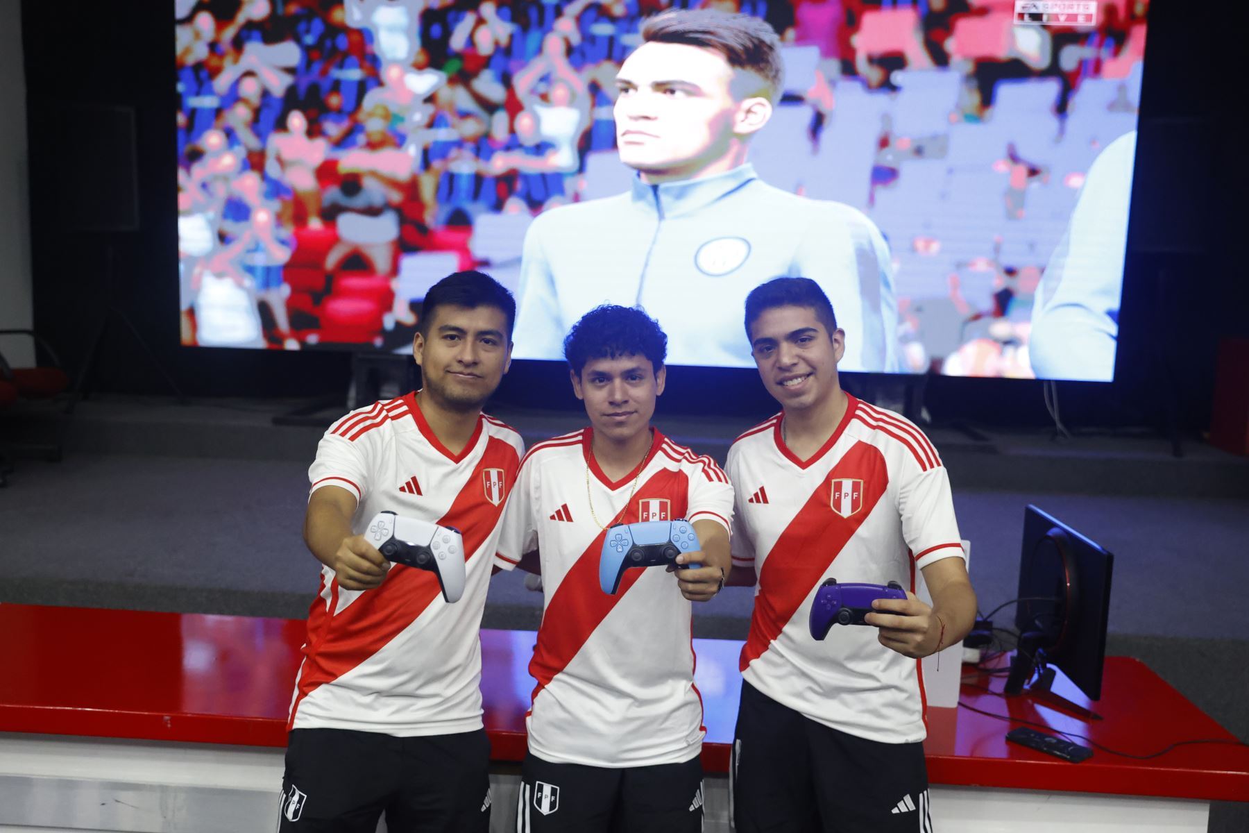 Seleccionados de la ebicolor participaron en torneo amistoso antes de viajar para representar al Perú en la FIFAe Nations Cup 2023