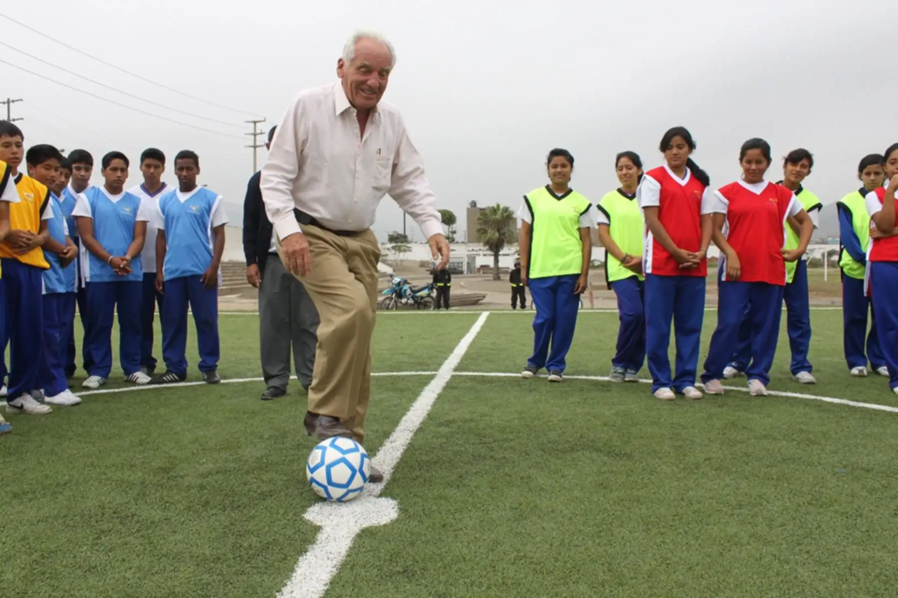 Lima - 4 mayo 2011 / El jefe del Instituto Peruano del Deporte (IPD), Arturo Woodman Pollit, puso en servicio el remodelado estadio José Balta de Ancón. Foto: Difusión