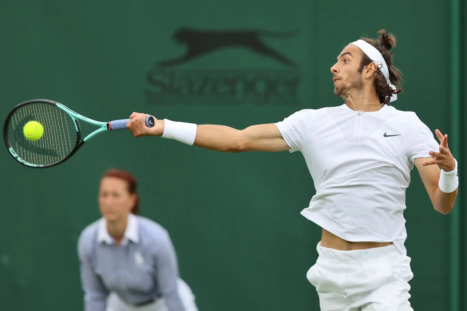 El peruano Juan Pablo Varillas no tuvo chances en su debut  en Wimbledon ante Lorenzo Musetti, que se impuso 6-3, 6-1 y 7-5 en dos horas de partido, por la primera ronda del torneo en el que  lamentablemente nuestro compatriota quedó eliminado.
Foto: EFE