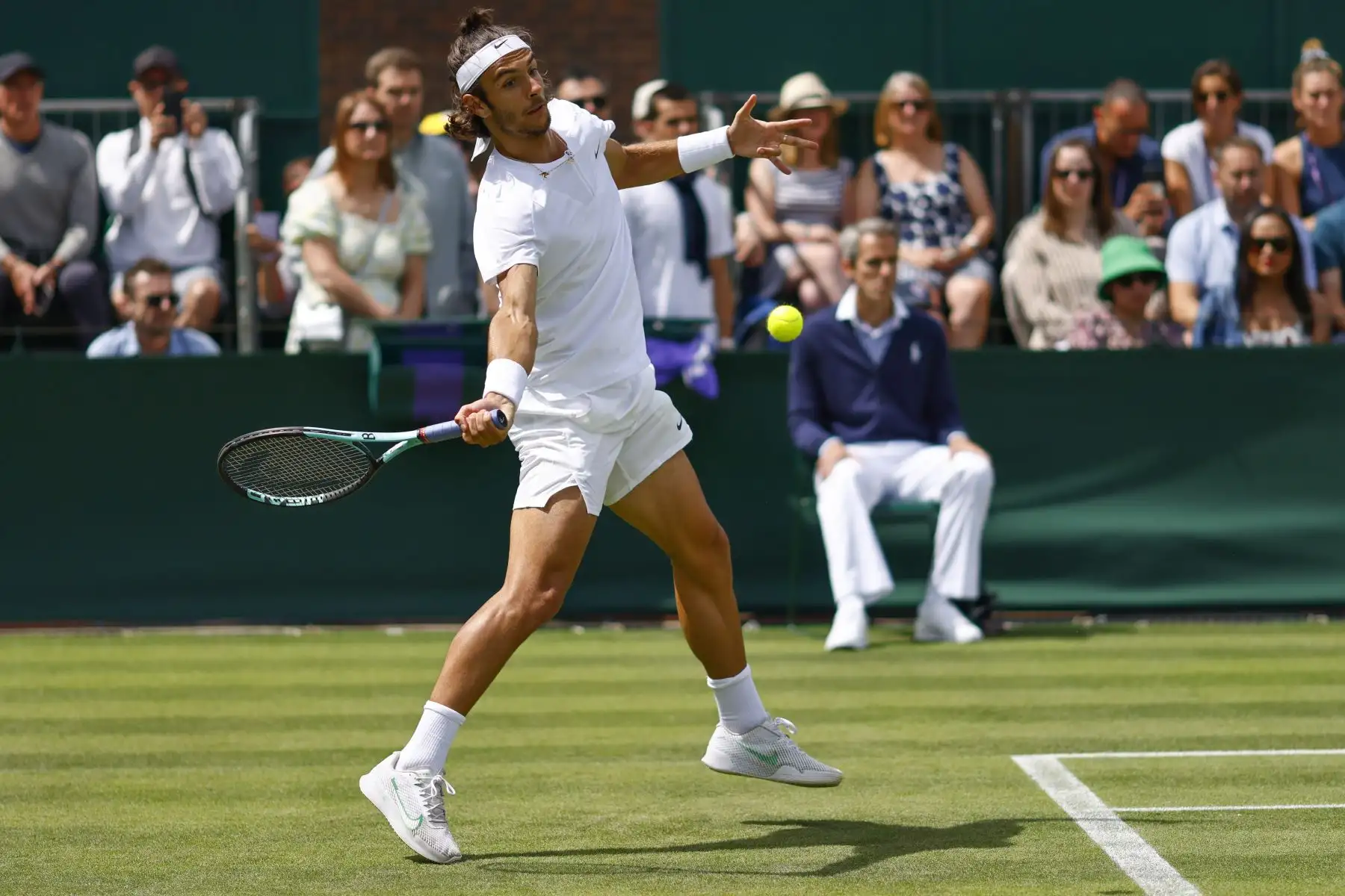 El peruano Juan Pablo Varillas no tuvo chances en su debut  en Wimbledon ante Lorenzo Musetti, que se impuso 6-3, 6-1 y 7-5 en dos horas de partido, por la primera ronda del torneo en el que  lamentablemente nuestro compatriota quedó eliminado.
Foto: EFE