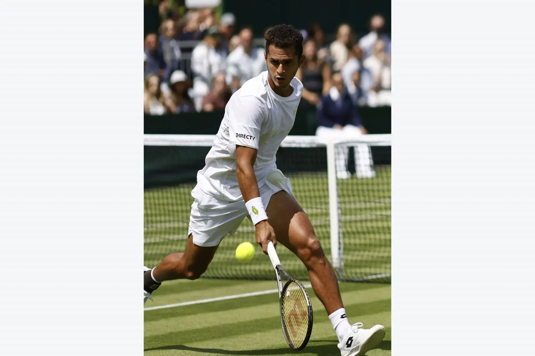 El peruano Juan Pablo Varillas no tuvo chances en su debut  en Wimbledon ante Lorenzo Musetti, que se impuso 6-3, 6-1 y 7-5 en dos horas de partido, por la primera ronda del torneo en el que  lamentablemente nuestro compatriota quedó eliminado.
Foto: EFE