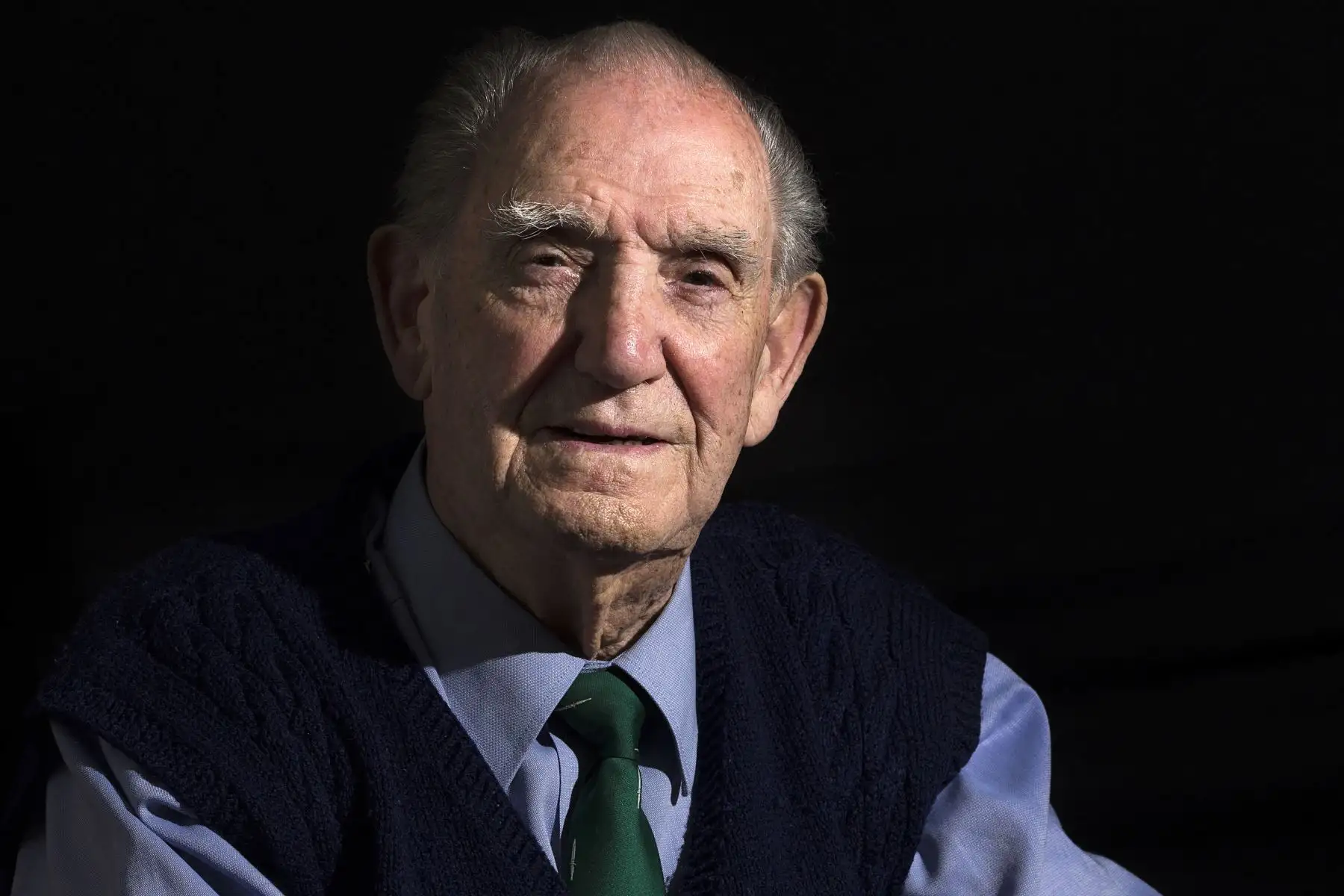 El veterano de la Segunda Guerra Mundial Léon Gautier, el último superviviente de los 177 franceses que participaron en el desembarco de Normandía el 6 de junio de 1944, falleció este lunes a los 100 años, según confirmaron fuentes oficiales.
Foto: AFP