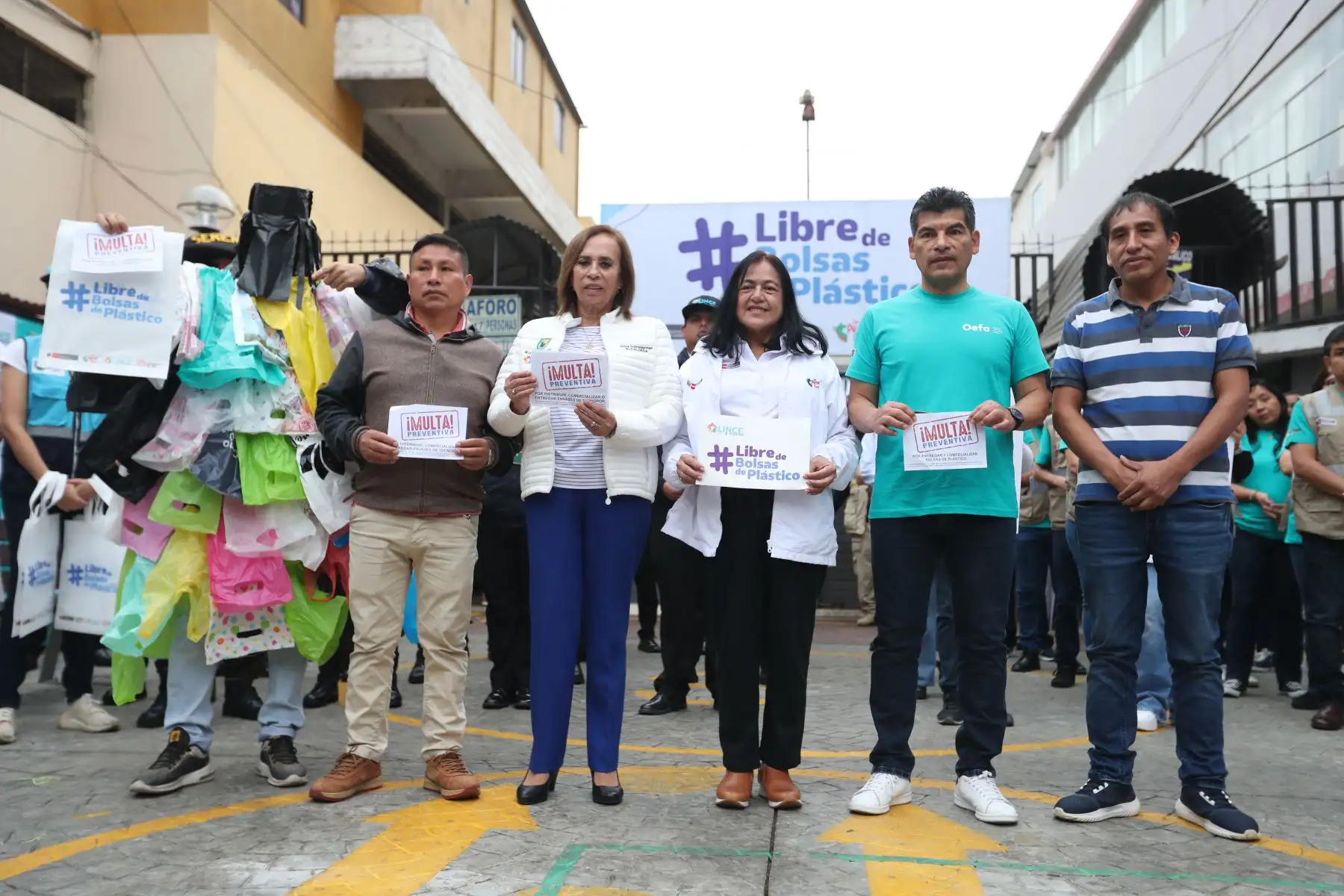El Ministerio del Ambiente lanzó una campaña nacional de sensibilización y fiscalización preventiva sobre el uso de bolsas de plástico de un solo uso y envases descartables. Durante el lanzamiento participó la ministra Albina Ruiz, y la alcaldesa de Lince. Foto: ANDINA/Daniel Bracamonte