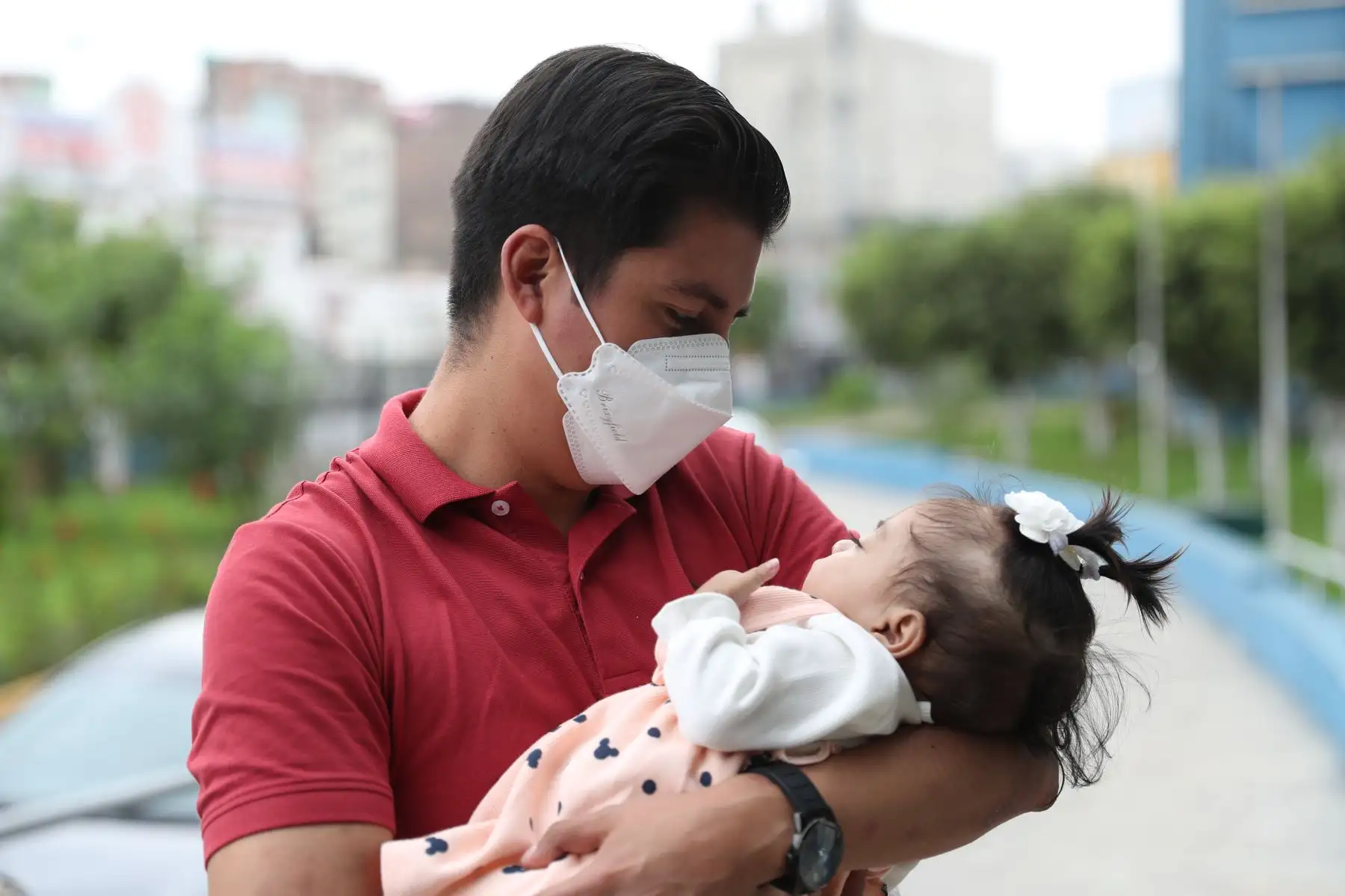 Lauren Gálvez Guerrero es una bebé de 10 meses de edad que recientemente se sometió a una operación de trasplante de hígado en el hospital Guillermo Almenara de EsSalud, a través de la técnica split, la cual resultó exitosa, y gracias a ello puede continuar con su vida normal junto a sus padres. Foto: ANDINA/Daniel Bracamonte