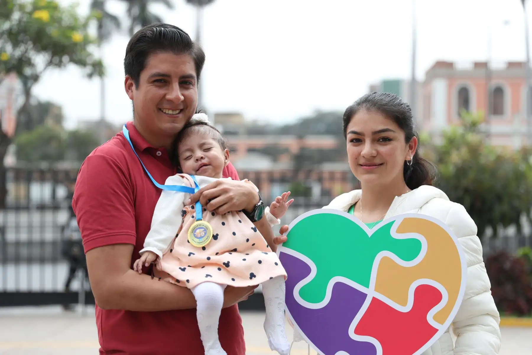 Lauren Gálvez Guerrero es una bebé de 10 meses de edad que recientemente se sometió a una operación de trasplante de hígado en el hospital Guillermo Almenara de EsSalud, a través de la técnica split, la cual resultó exitosa, y gracias a ello puede continuar con su vida normal junto a sus padres. Foto: ANDINA/Daniel Bracamonte