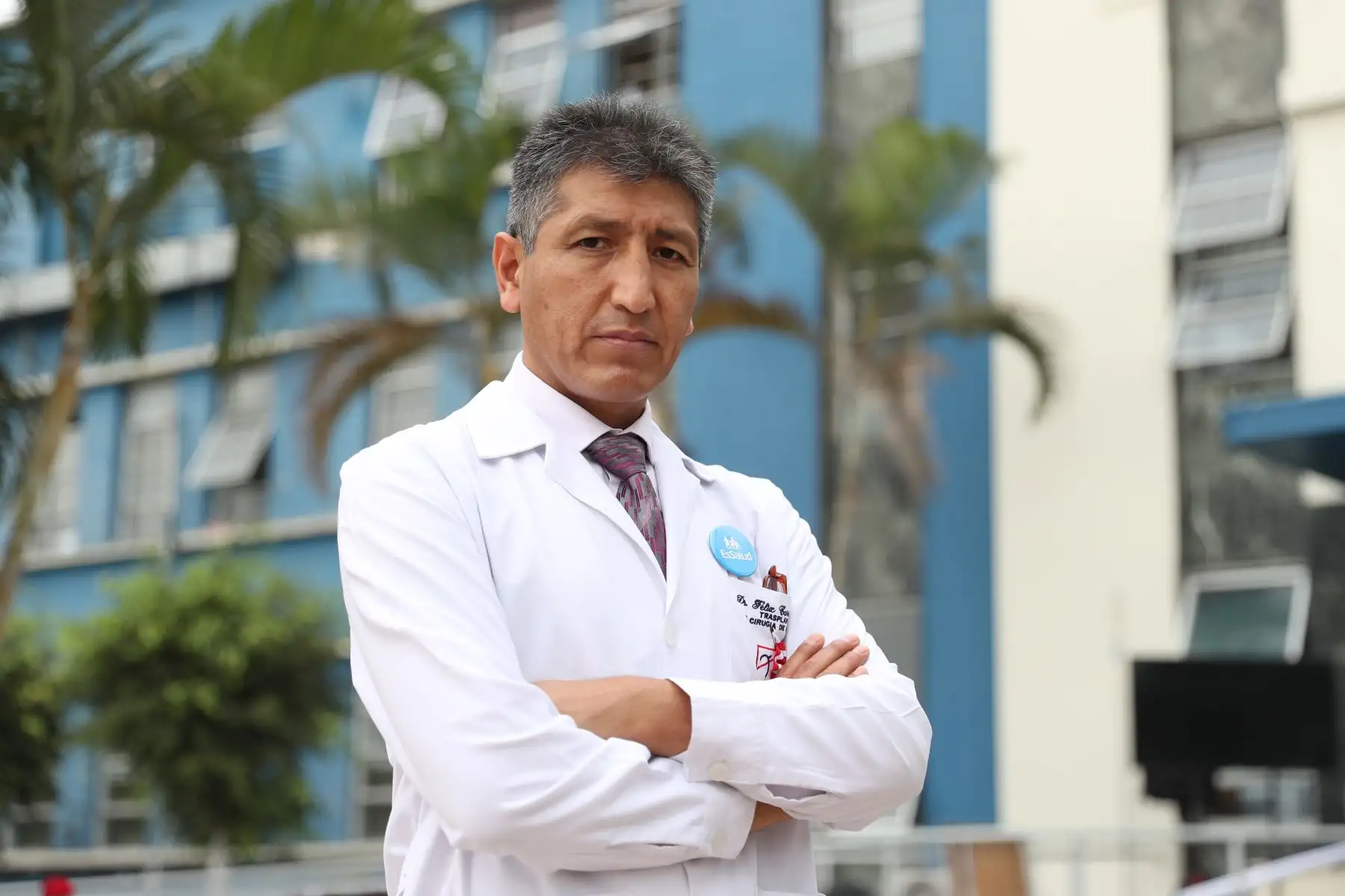 Él es el Dr. Félix Carrasco, jefe de Trasplante de Hígado del Hospital Guillermo Almenara de EsSalud, en donde la joven madre Yuzen Deza Vilca se sometió a una operación de trasplante de hígado a través de la técnica split, la cual resultó exitosa. Foto: ANDINA/Daniel Bracamonte