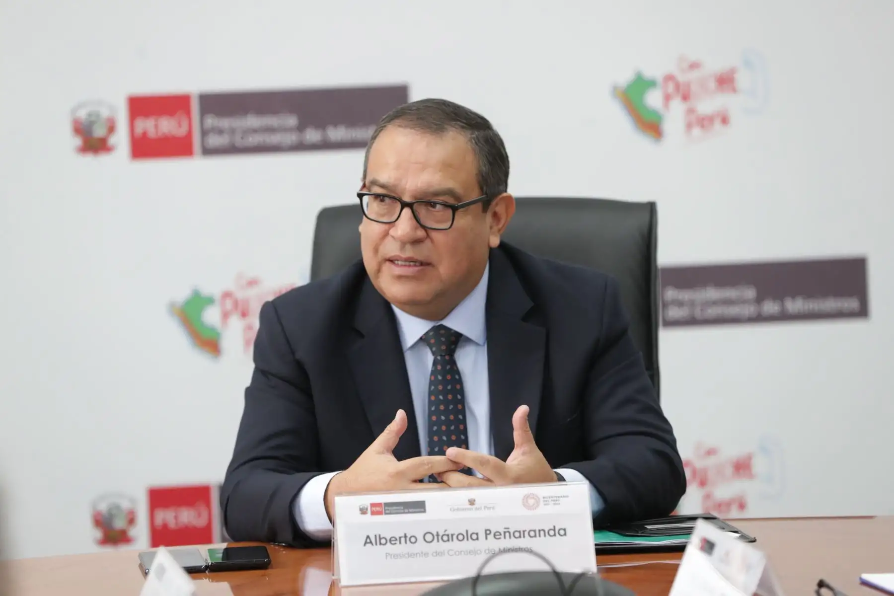 El presidente del Consejo de Ministros, Alberto Otárola Peñaranda lideró una reunión con los representantes de las instituciones que realizan el seguimiento del fenómeno El Niño en el país, así como la situación del volcán Ubinas, en Moquegua, con el fin de ejecutar acciones de prevención y salvaguardar el bienestar de la población. 
 Foto: ANDINA/PCM