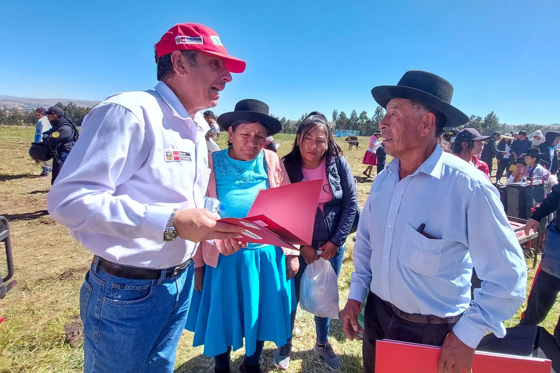 El Organismo de Formalización de la Propiedad Informal -  COFOPRI, impulsa campaña para entregar títulos de propiedad a pobladores de la región Ayacucho.
Foto: COFOPRI