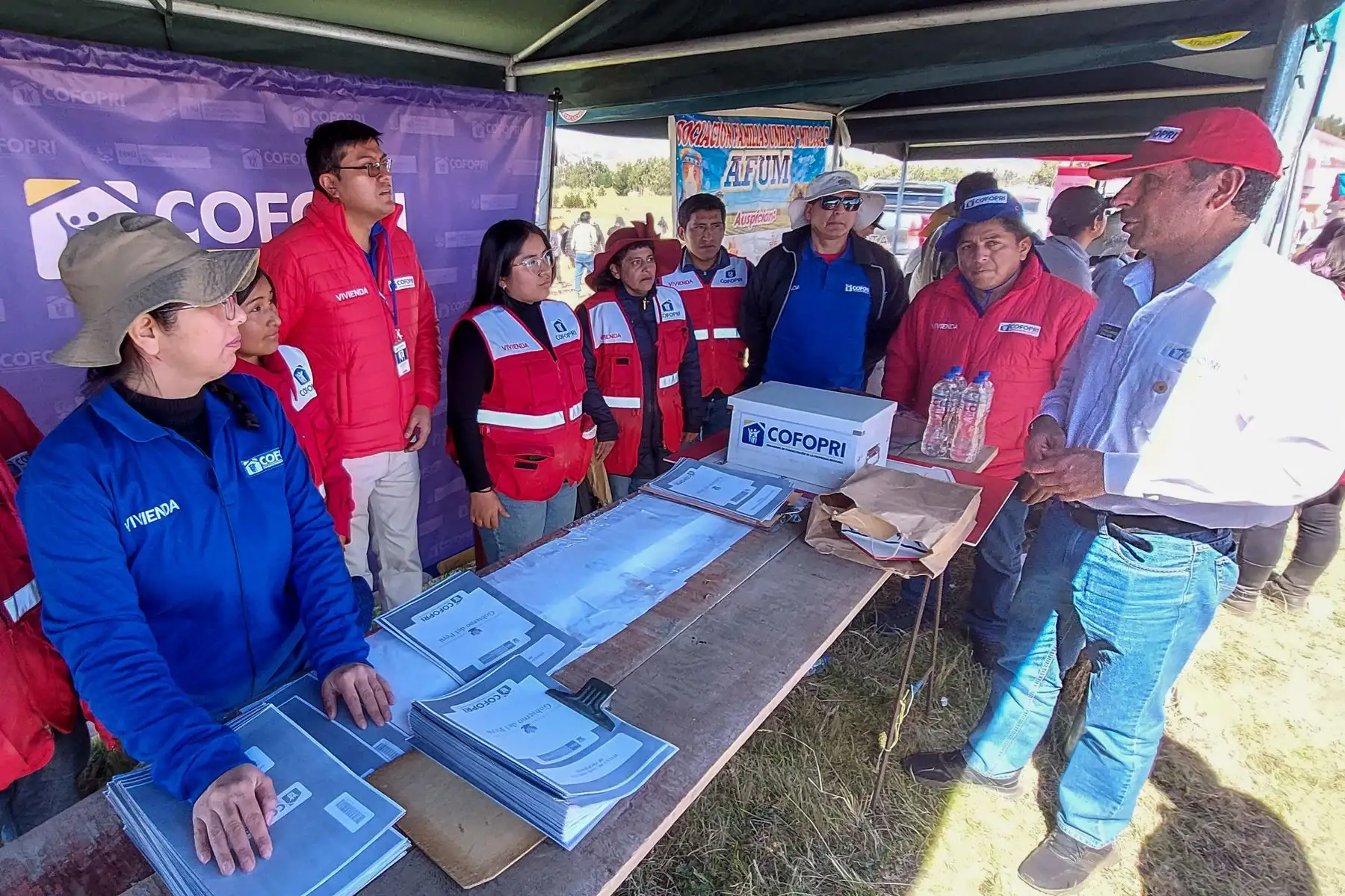 El Organismo de Formalización de la Propiedad Informal -  COFOPRI, impulsa campaña para entregar títulos de propiedad a pobladores de la región Ayacucho.
Foto: COFOPRI