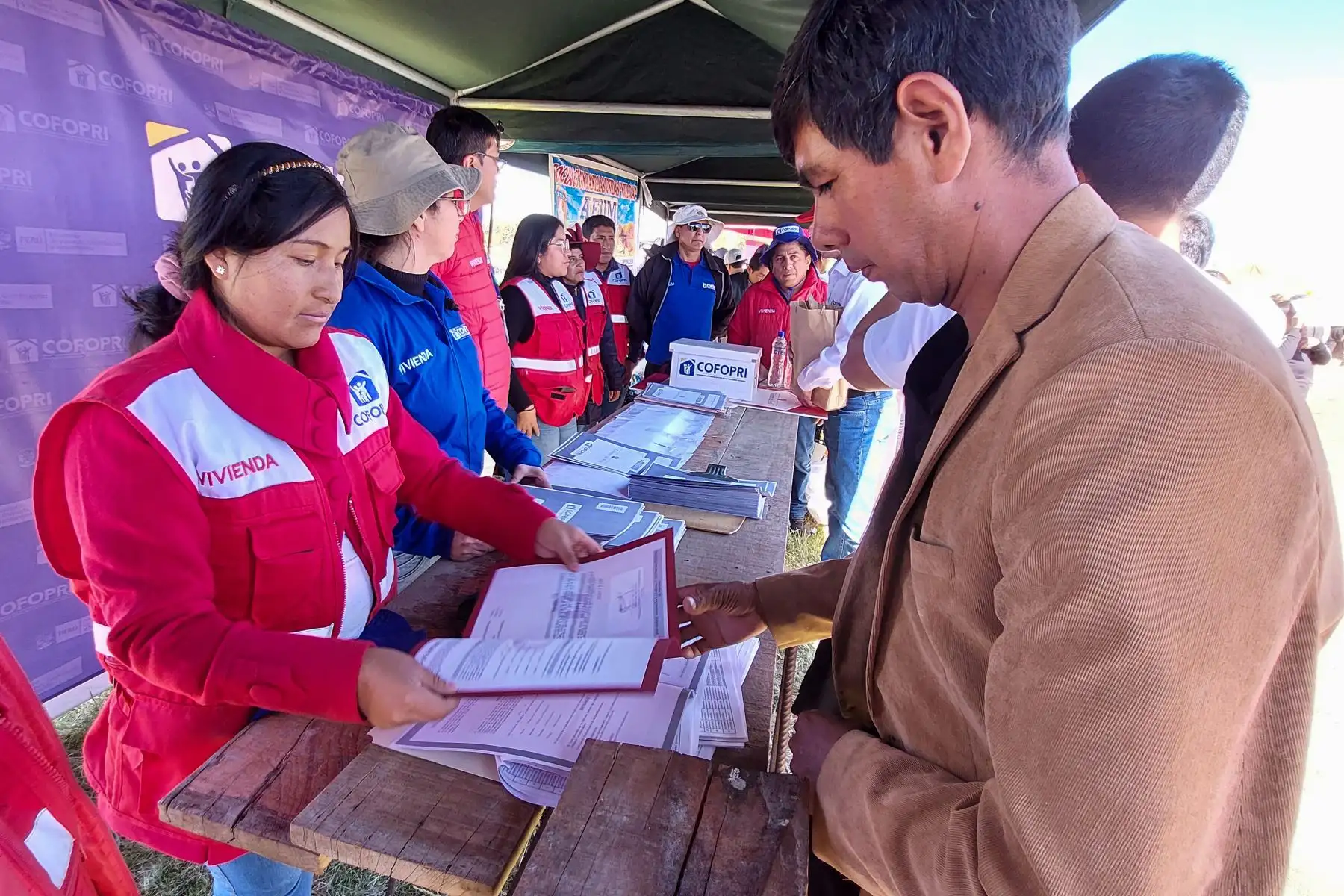 El Organismo de Formalización de la Propiedad Informal -  COFOPRI, impulsa campaña para entregar títulos de propiedad a pobladores de la región Ayacucho.
Foto: COFOPRI