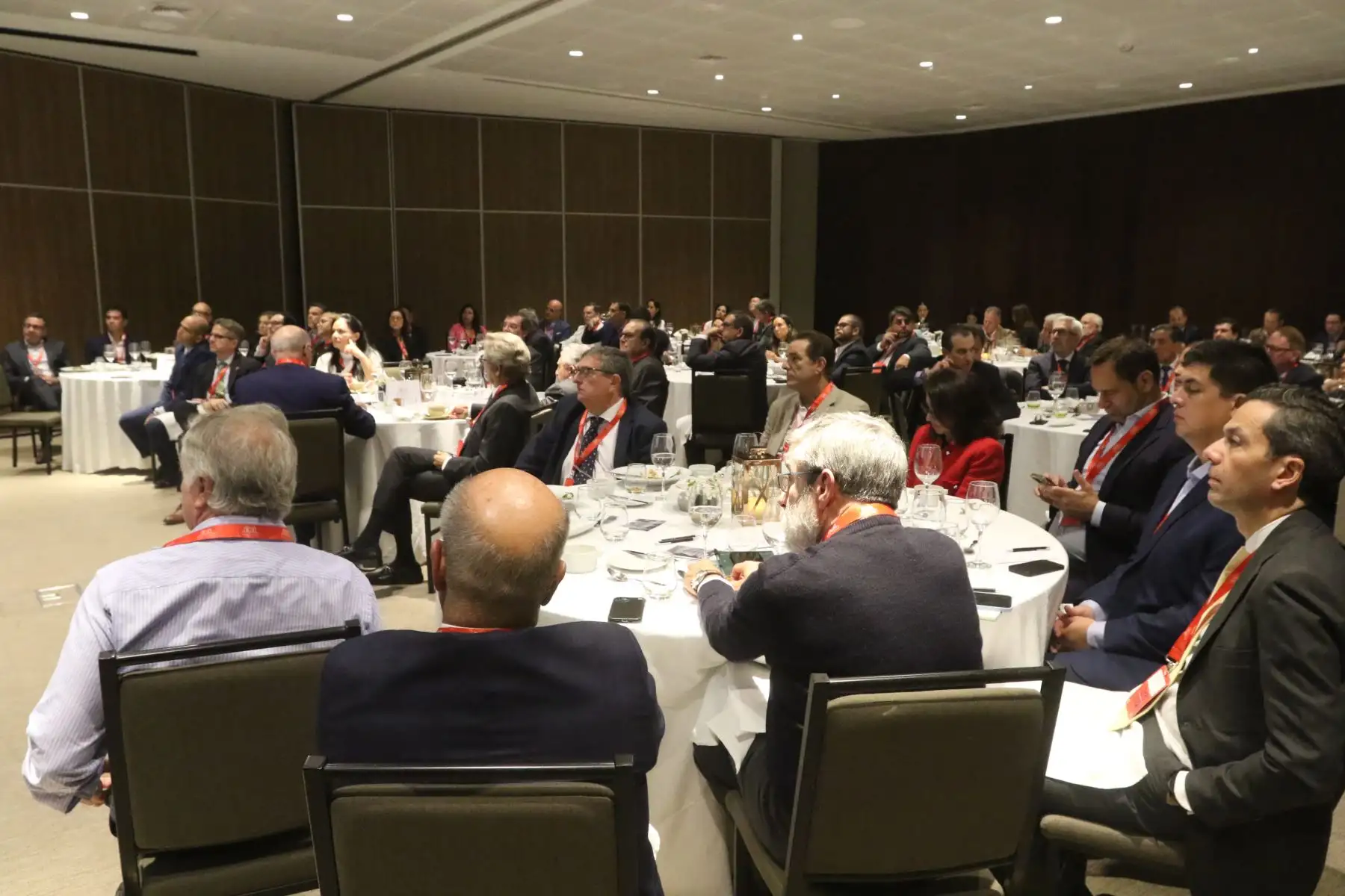 El ministro Mathews destacó que el sector comercio exterior es una clara muestra de lo positivo de la alianza público y privada. Sostuvo que el desempeño positivo de las exportaciones peruanas, en los últimos años, se ha sustentado en la ejecución del Plan Estratégico Nacional Exportador -PENX.
FOTO:ANDINA/Hector Vinces.