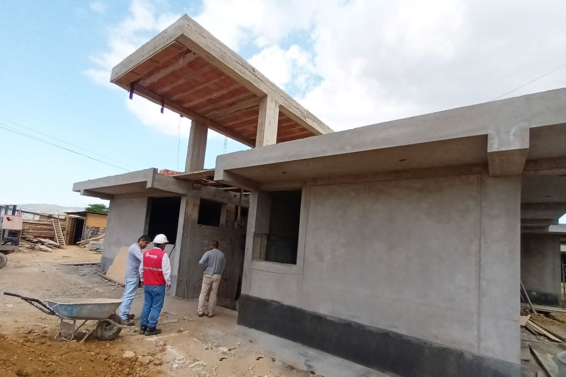 Ejecución de obras en el nuevo puesto de salud El Trigal, en la región Tumbes. Foto: ARCC/Difusión.