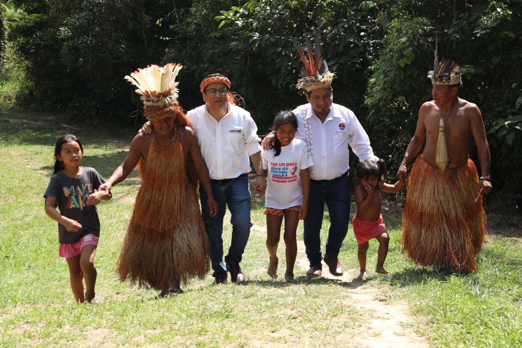 El ministro de Salud, César Vásquez, se trasladó a la comunidad nativa Nueva Vida, de la etnia yahuas, en la región Loreto. Foto: ANDINA/Minsa