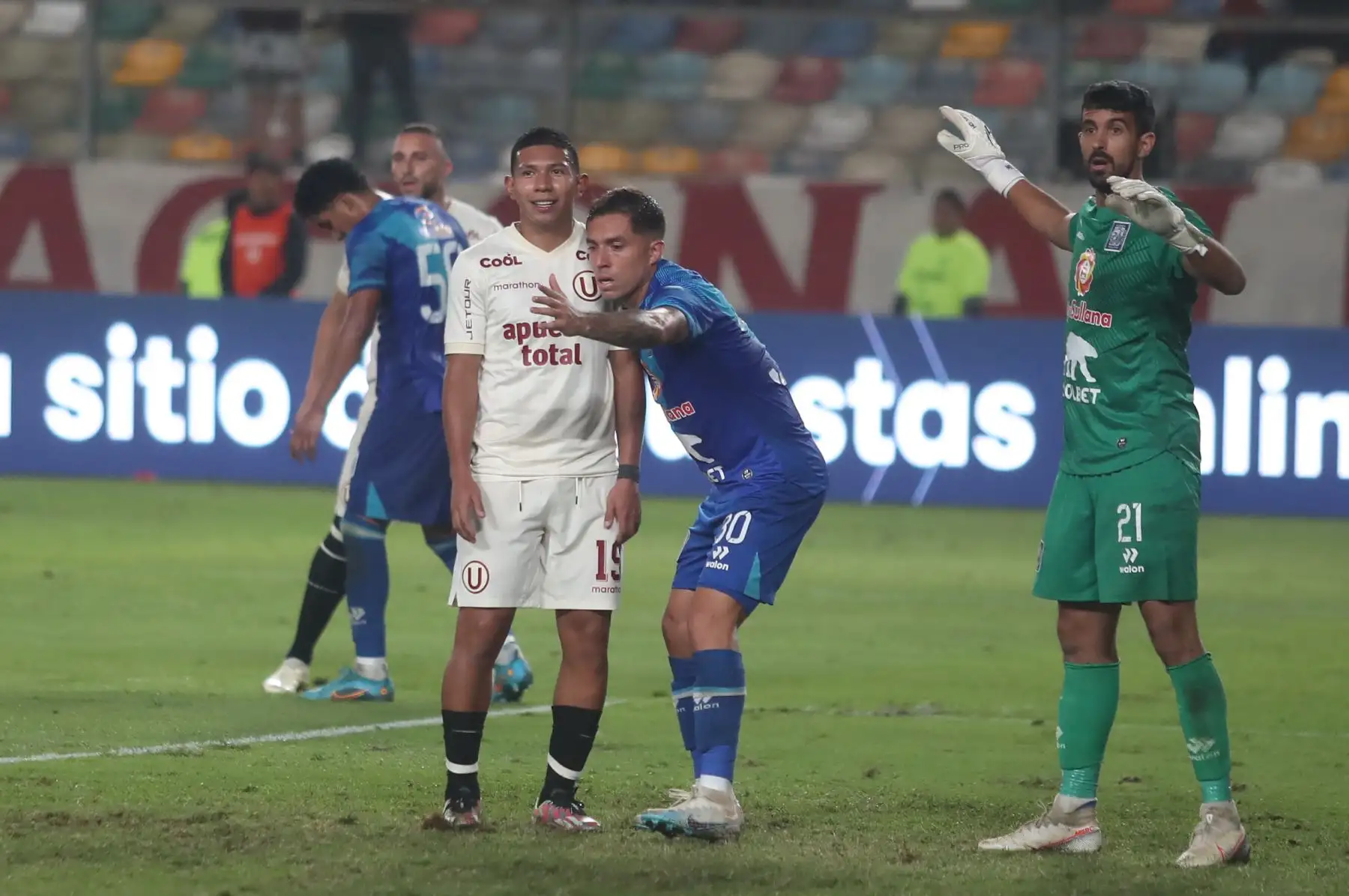 El jugador de Universitario de Deportes, Edison Flores debuta ante  Alianza Atlético  en el estadio Monumental de Ate  por la segunda fecha del torneo clausura de la Liga 1 luego de varios años jugando en el extranjero.
Foto: ANDINA/Ricardo Cuba