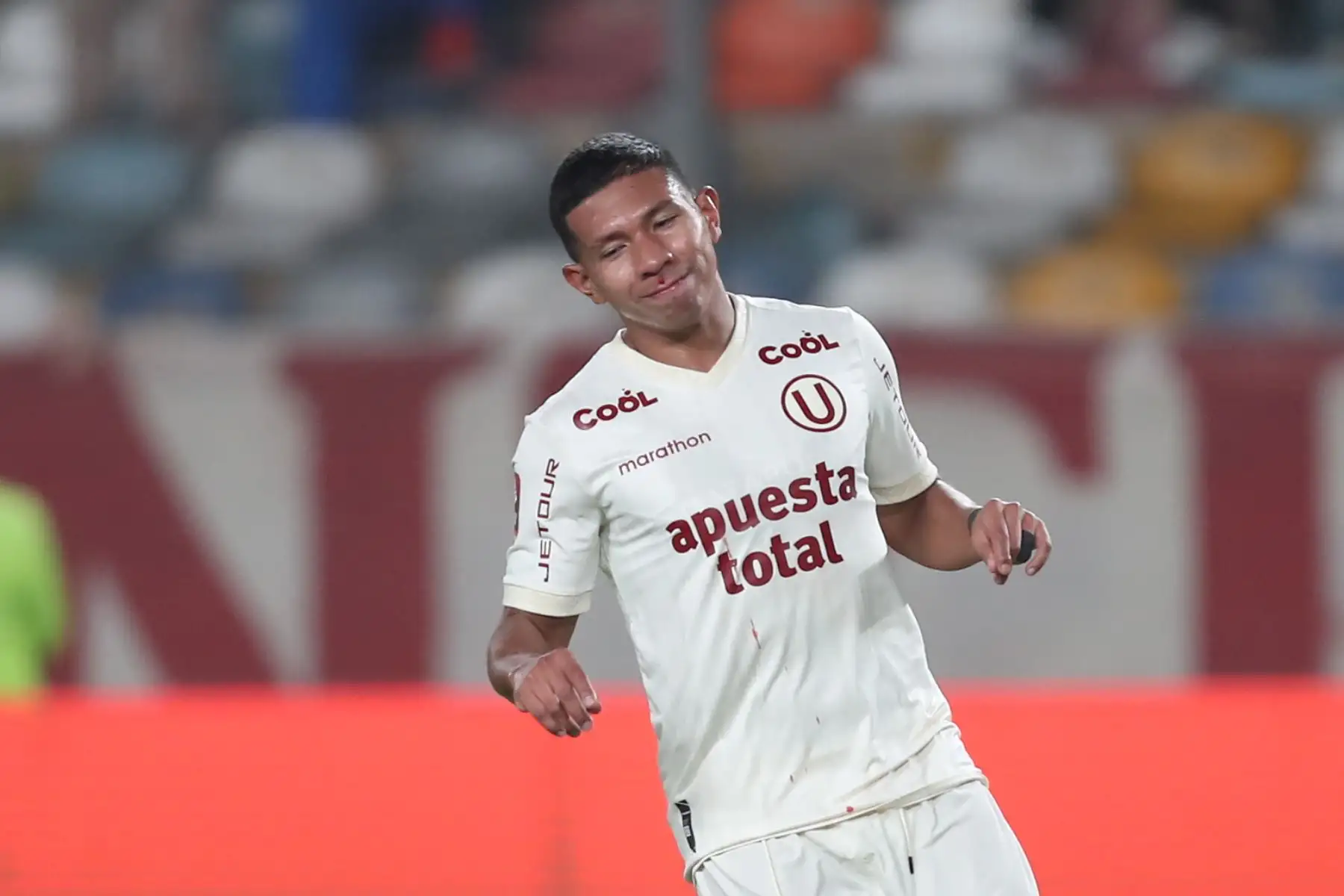 El jugador de Universitario de Deportes, Edison Flores debuta ante  Alianza Atlético  en el estadio Monumental de Ate  por la segunda fecha del torneo clausura de la Liga 1 luego de varios años jugando en el extranjero.
Foto: ANDINA/Ricardo Cuba