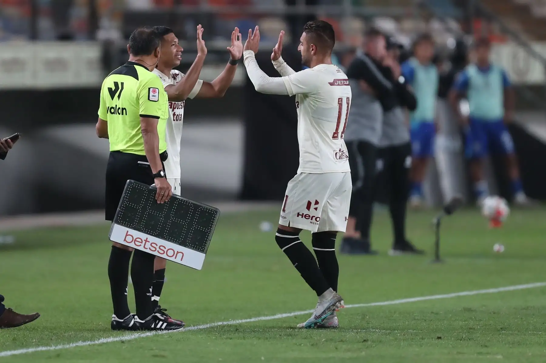 El jugador de Universitario de Deportes, Edison Flores debuta ante  Alianza Atlético  en el estadio Monumental de Ate  por la segunda fecha del torneo clausura de la Liga 1 luego de varios años jugando en el extranjero.
Foto: ANDINA/Ricardo Cuba