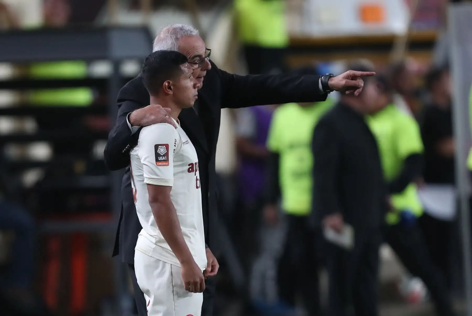 El jugador de Universitario de Deportes, Edison Flores debuta ante  Alianza Atlético  en el estadio Monumental de Ate  por la segunda fecha del torneo clausura de la Liga 1 luego de varios años jugando en el extranjero.
Foto: ANDINA/Ricardo Cuba