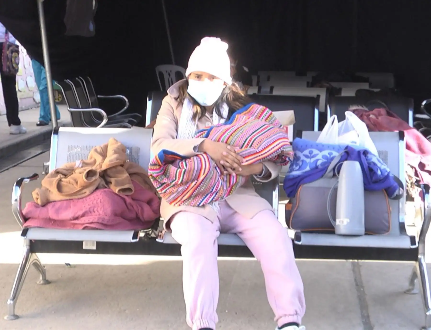 Los niños son, junto a los adultos mayores, los más expuetos a sufrir de infecciones respiratorias agudas o neumonía por el descenso de temperatura que registra la ciudad de Huancayo. Foto: Pedro Tinoco