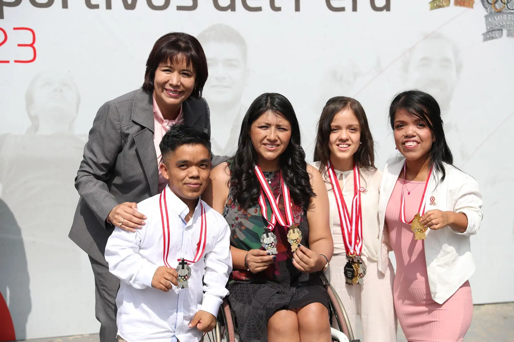 La entrega de los Laureles Deportivos del Perú 2023 se realizó en una ceremonia especial en la explanada del Estadio Nacional, en la que participó la ministra de la Mujer y Poblaciones Vulnerables, Nancy Tolentino, y el presidente del IPD, Guido Flores, entre otras autoridades. Foto: ANDINA/Daniel Bracamonte