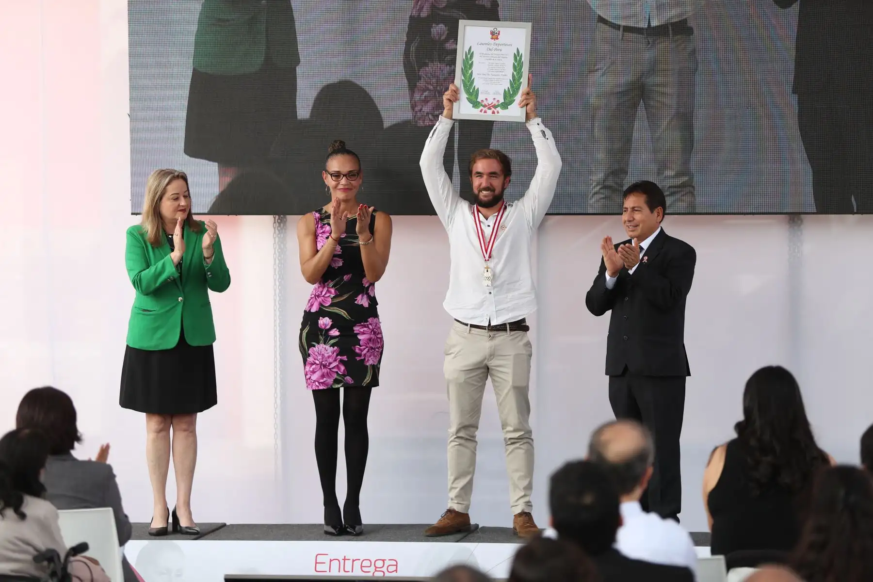 Jean Paul de Trazegnies, deportista en vela, recibió los Laureles Deportivos del Perú 2023 debido a sus importantes logros en su disciplina deportiva. Foto: ANDINA/Daniel Bracamonte