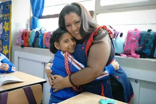 María del Pilar López Amaro se siente muy orgullosa de ser maestra, "y si volviera a nacer volvería a serlo, lo siento como algo que brota de mí, no me canso", afirma. ANDINA/ Minedu.