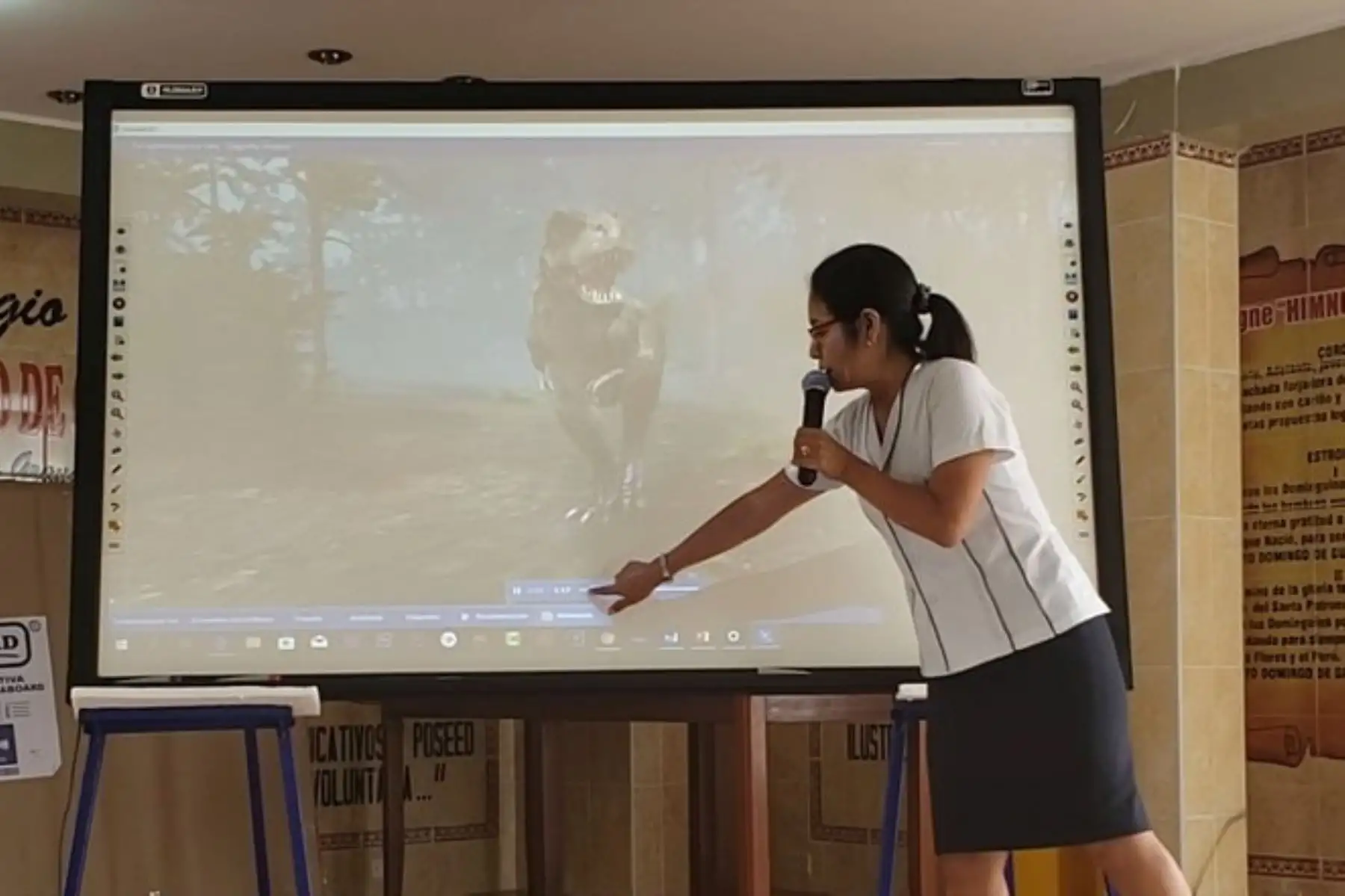 En las aulas del colegio Santo Domingo de Guzmán en el distrito de San Juan de Lurigancho ya se viene utilizando inteligencia artificial.
